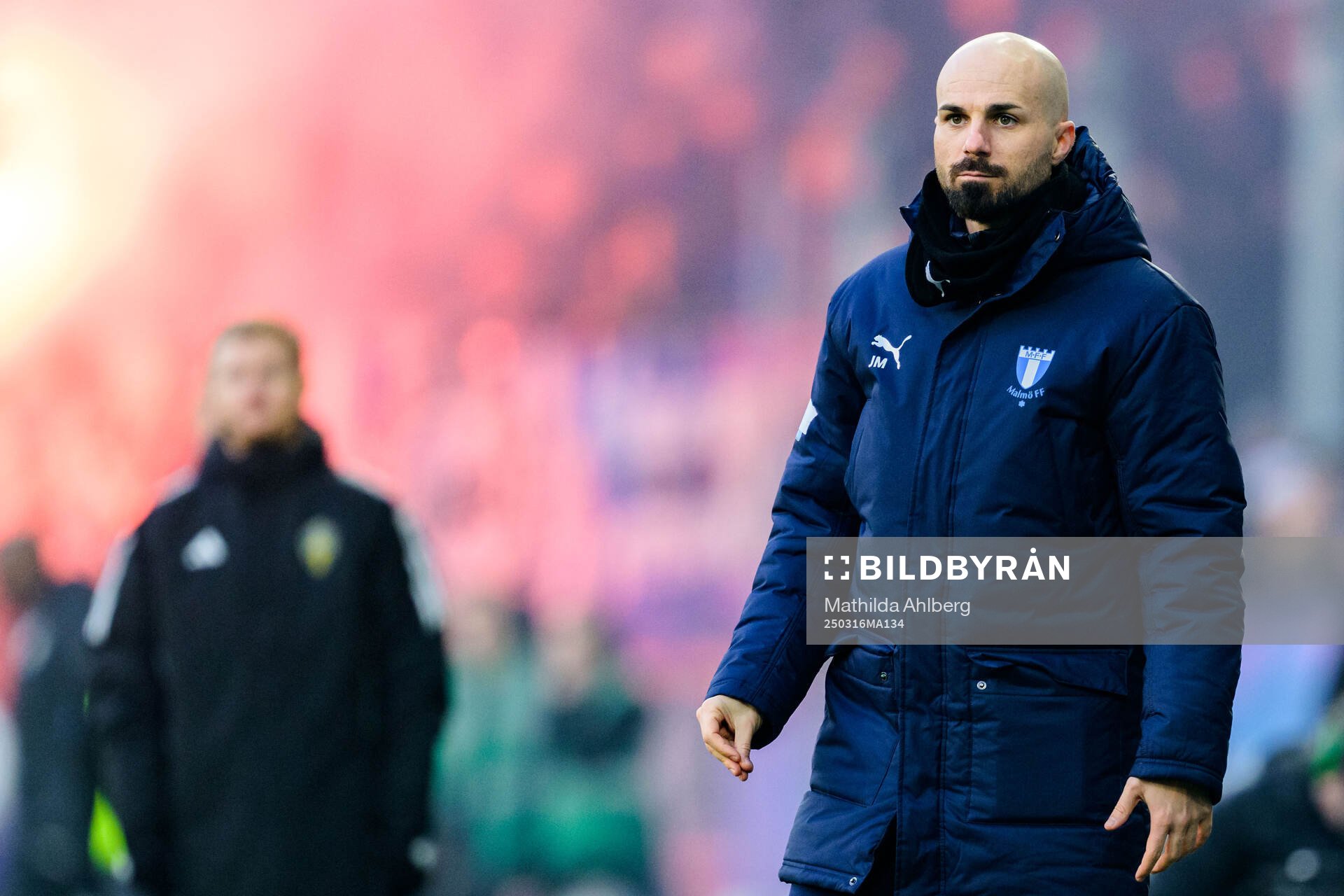 Malmö FFs assisterande tränare Julián Marin Bazalo under semifinalen i Svenska Cupen mellan Malmö FF och IFK Göteborg den 16 mars 2025 i Malmö.