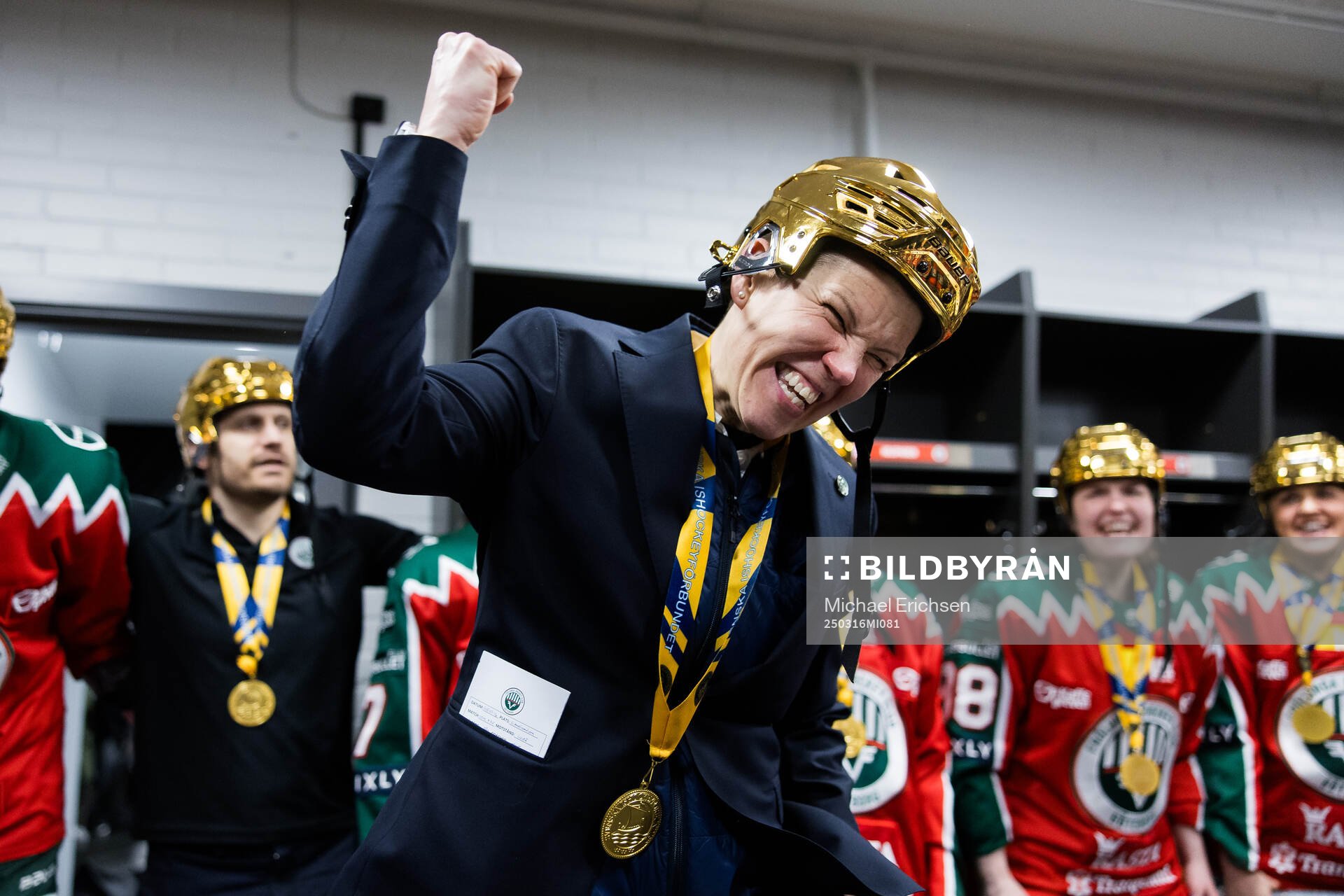 Frölundas tränare Erika Holst jublar