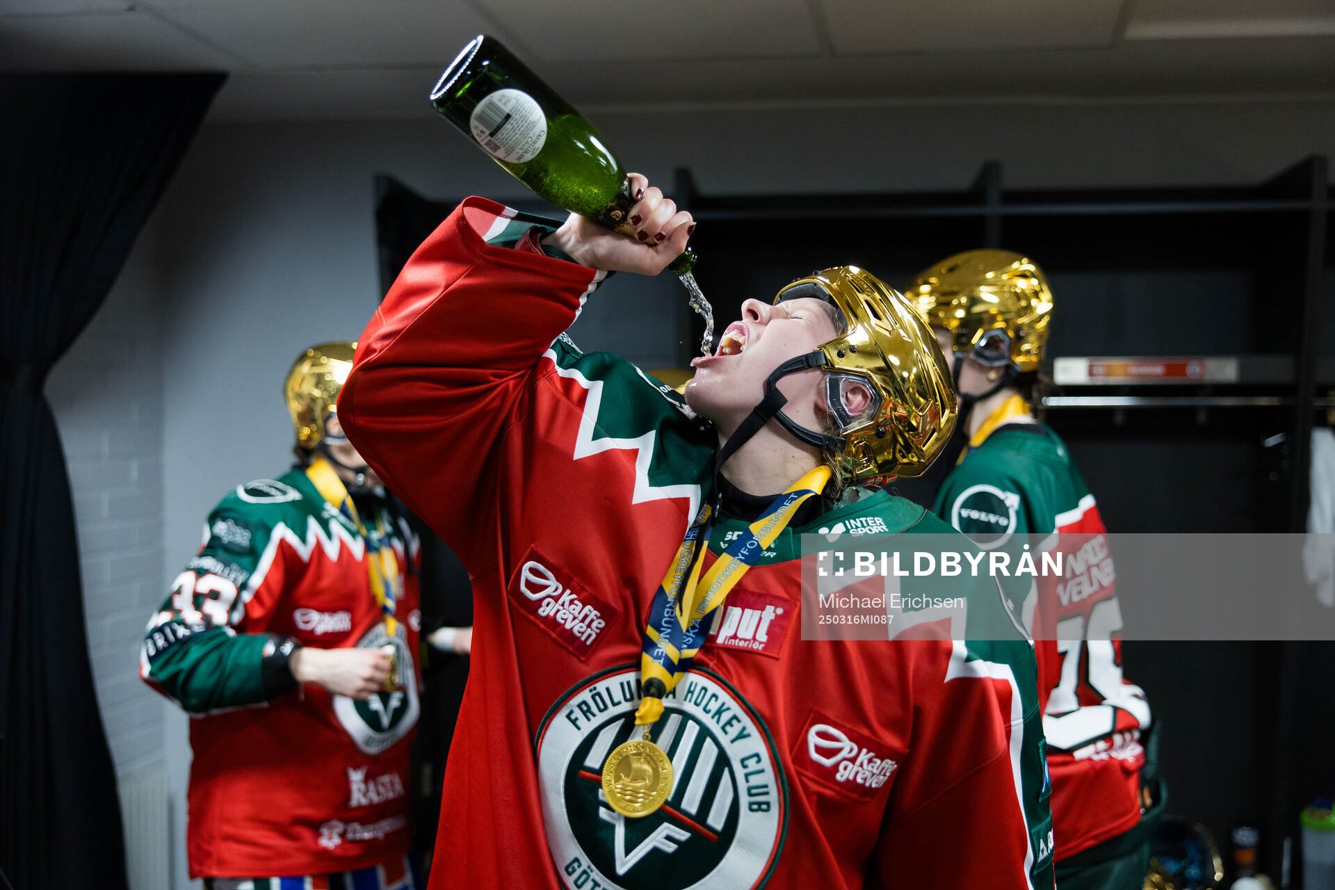 Frölundas målvakt Maja Helge jublar