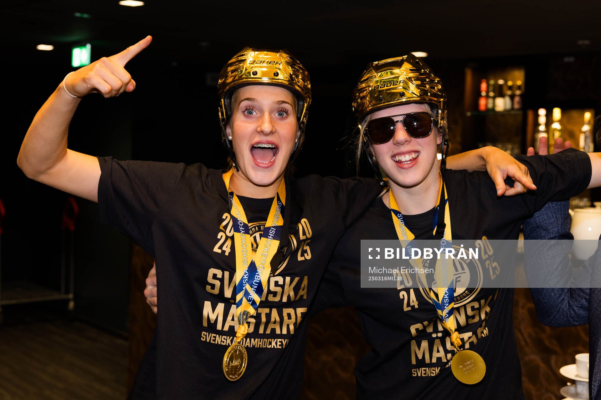 Frölundas Nellie Svensson och målvakt Maja Helge på