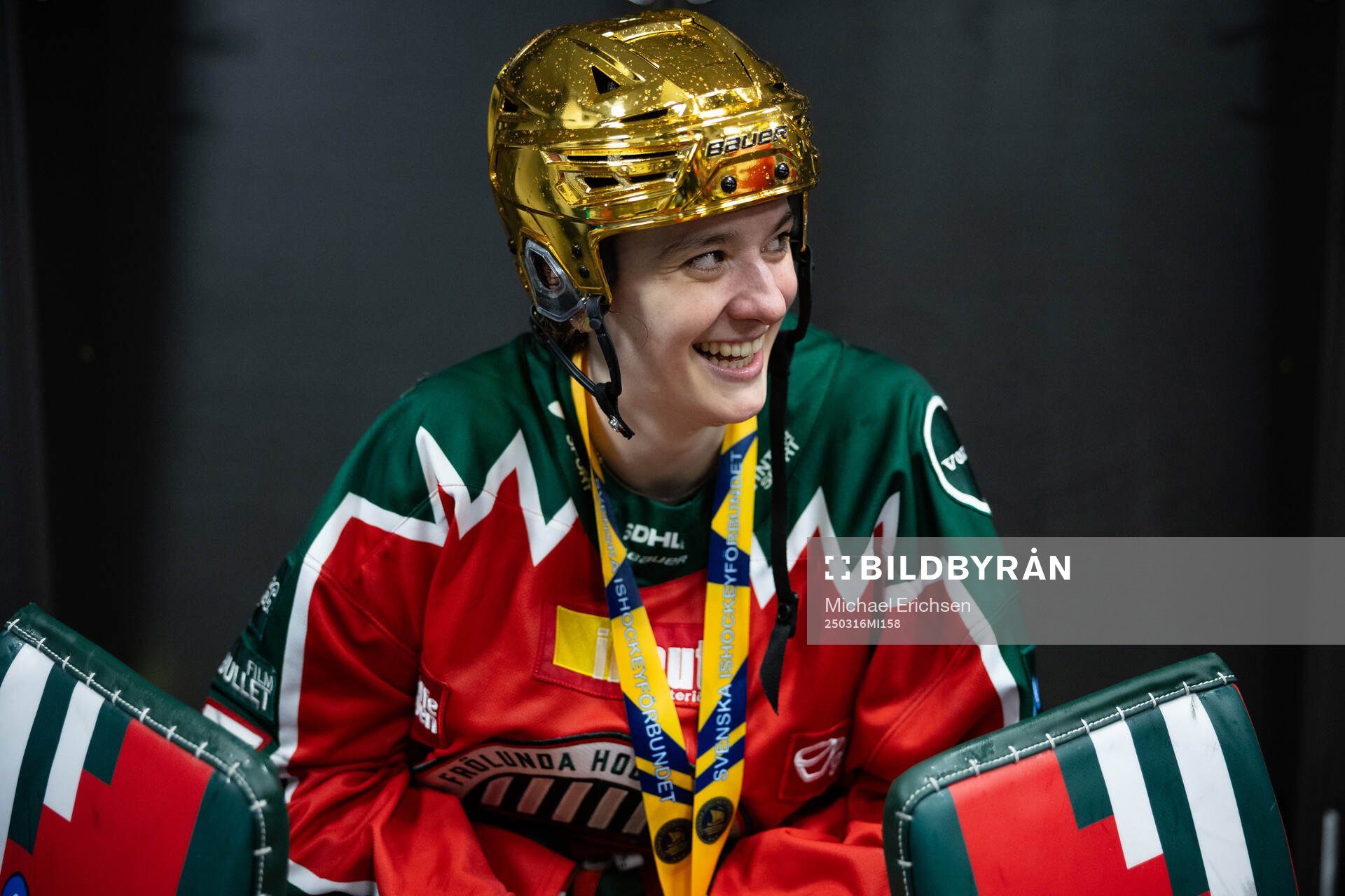 Frölundas målvakt Stephanie Neatby firar i