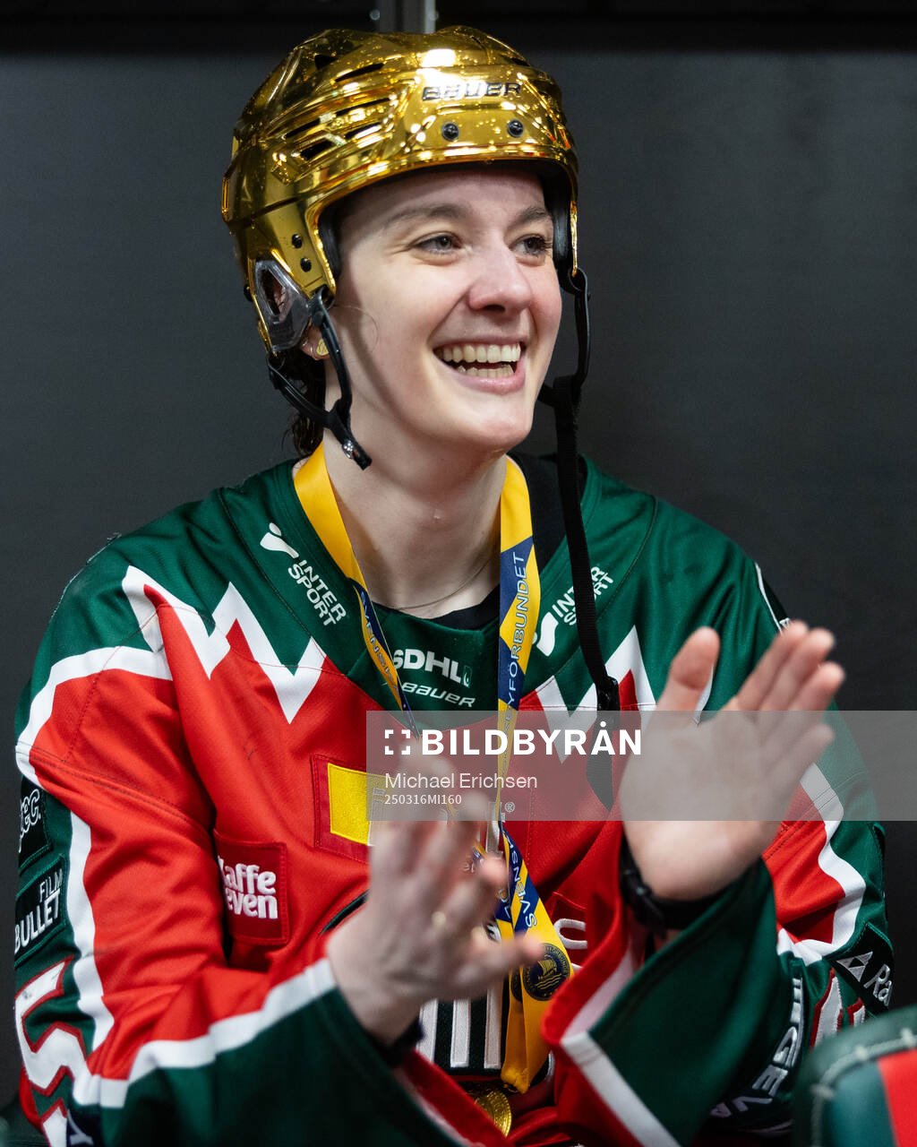 Frölundas målvakt Stephanie Neatby firar i