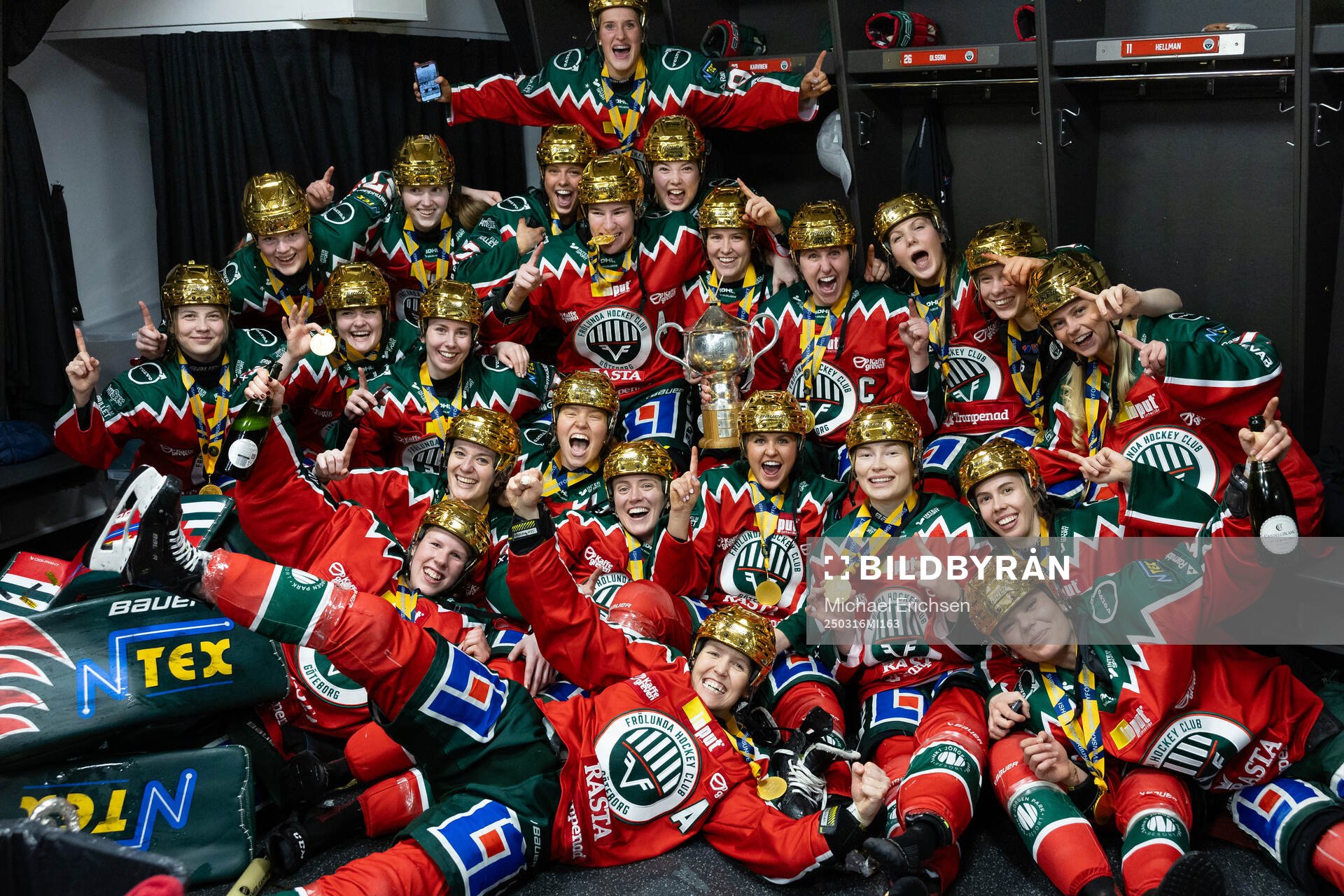 Frölundas spelare jublar i omklädningsrummet