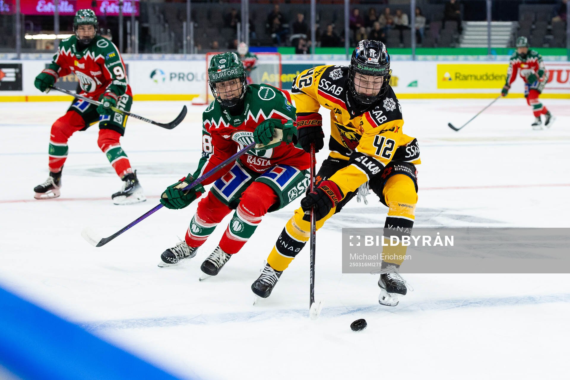 Frölundas Sydney Brodt och Luleås Viivi Vainikka