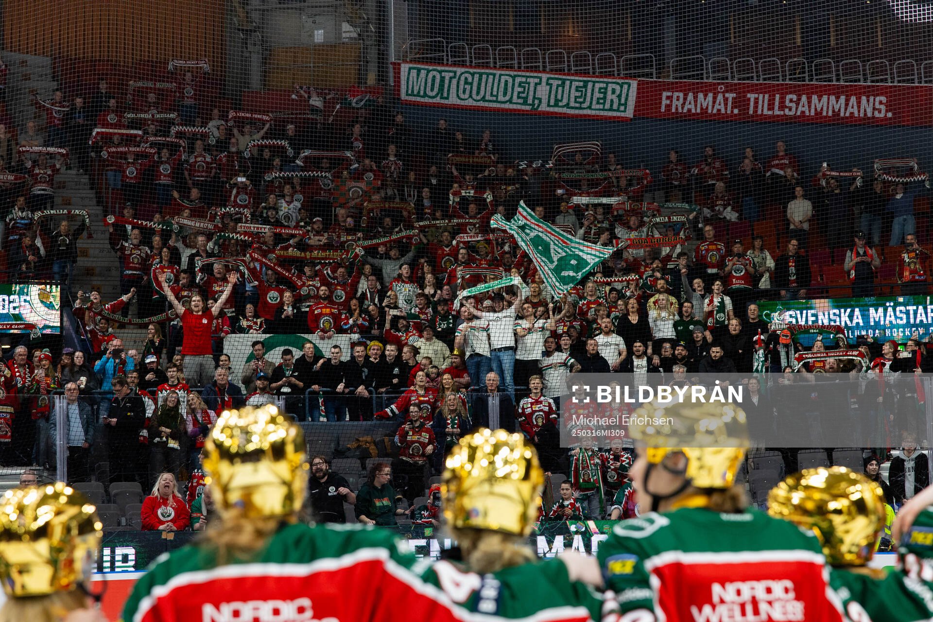 Frölundas spelare jublar och firar framför klacken