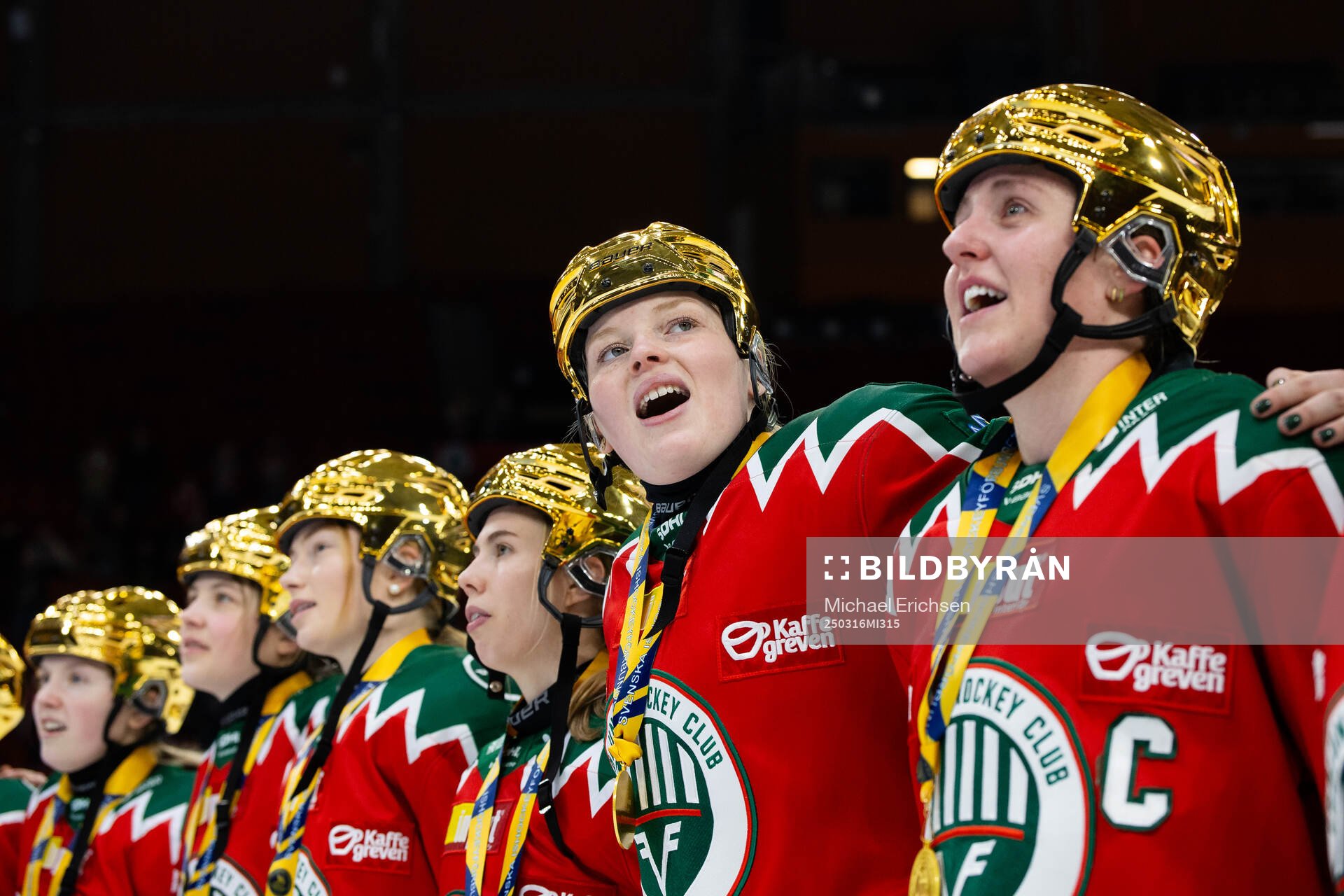 Frölundas Linnéa Pettersson Dove och Hanna Olsson  jublar