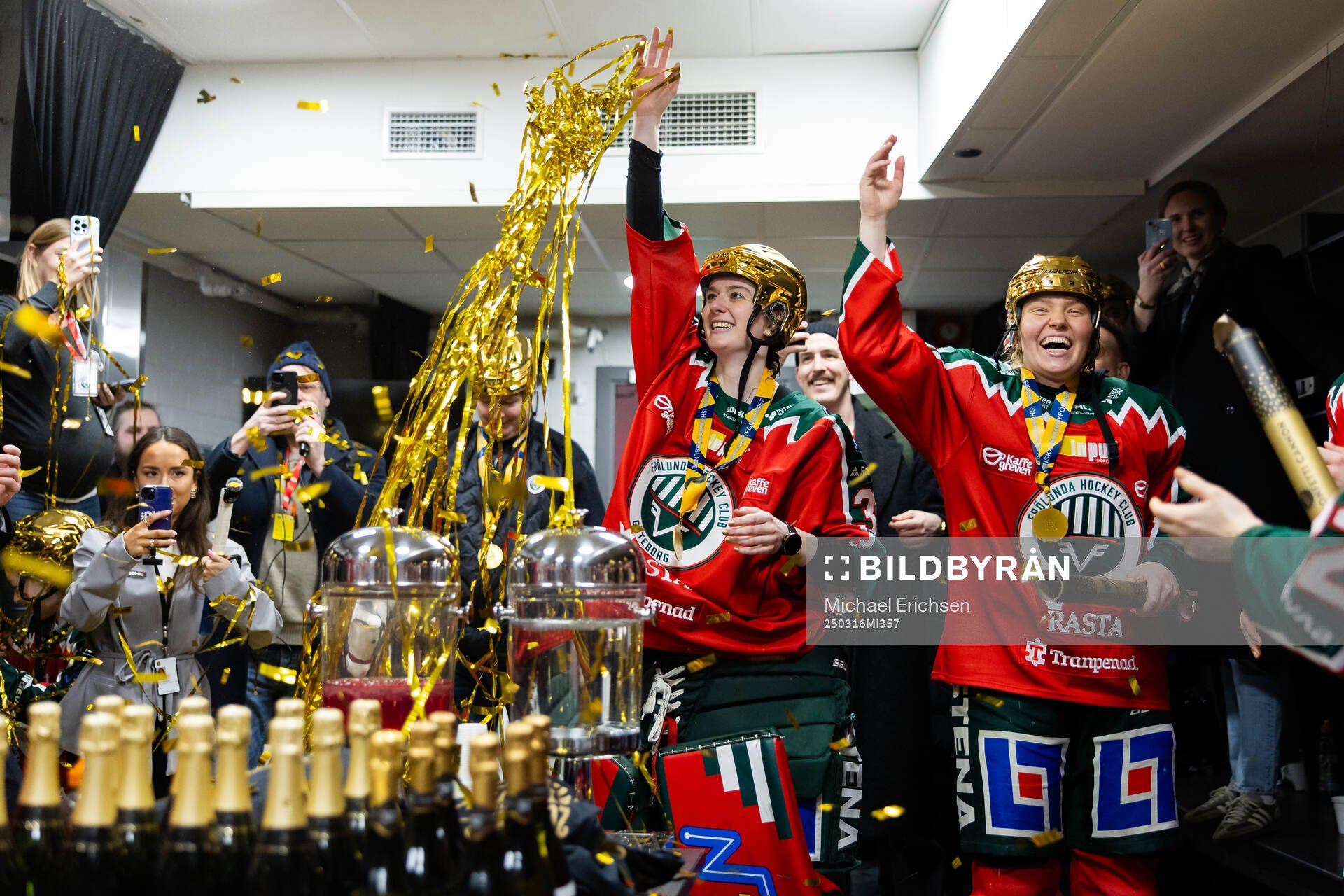 Frölundas målvakt Stephanie Neatby och Paula Bergström