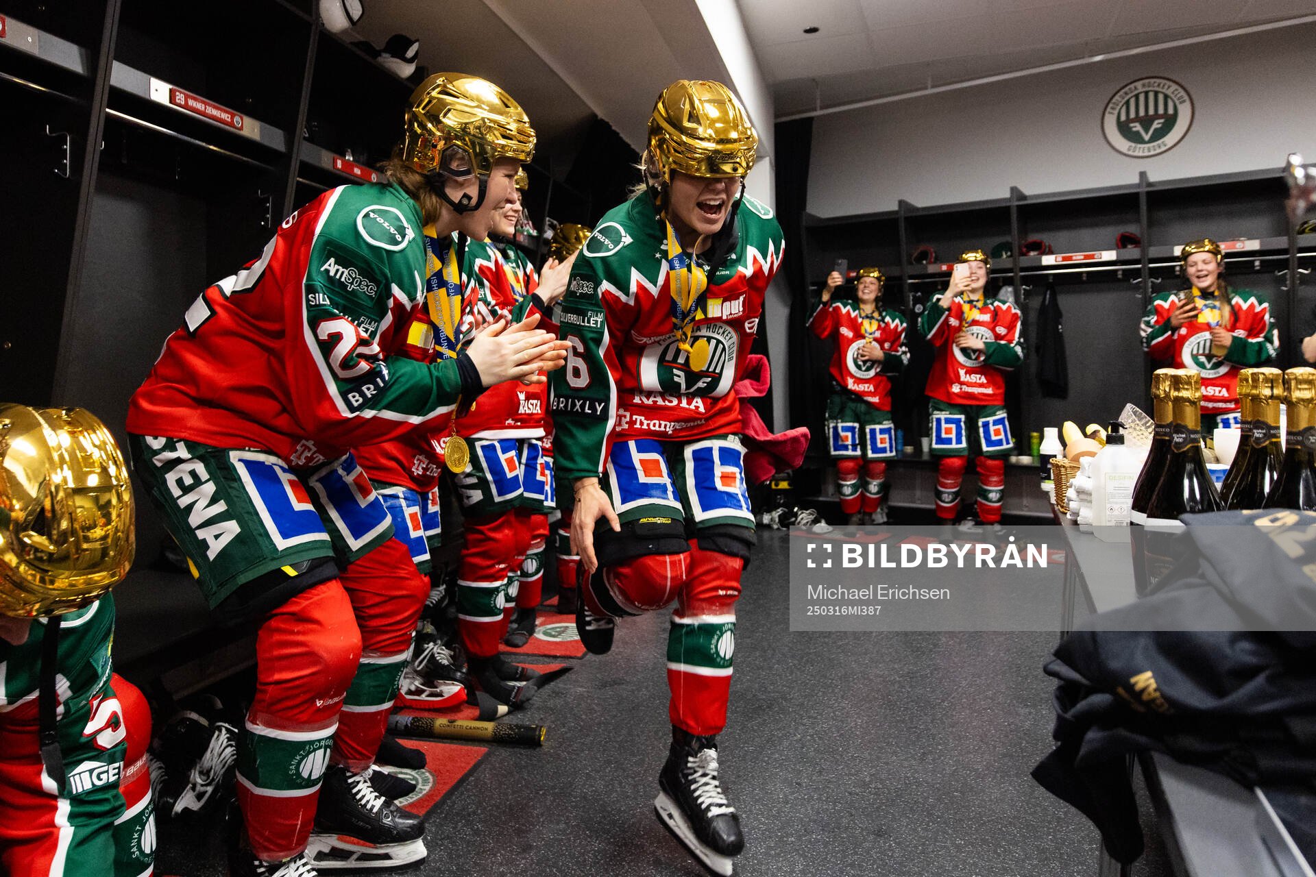 Frölundas Andrea Dalen och Maja Beverin jublar i