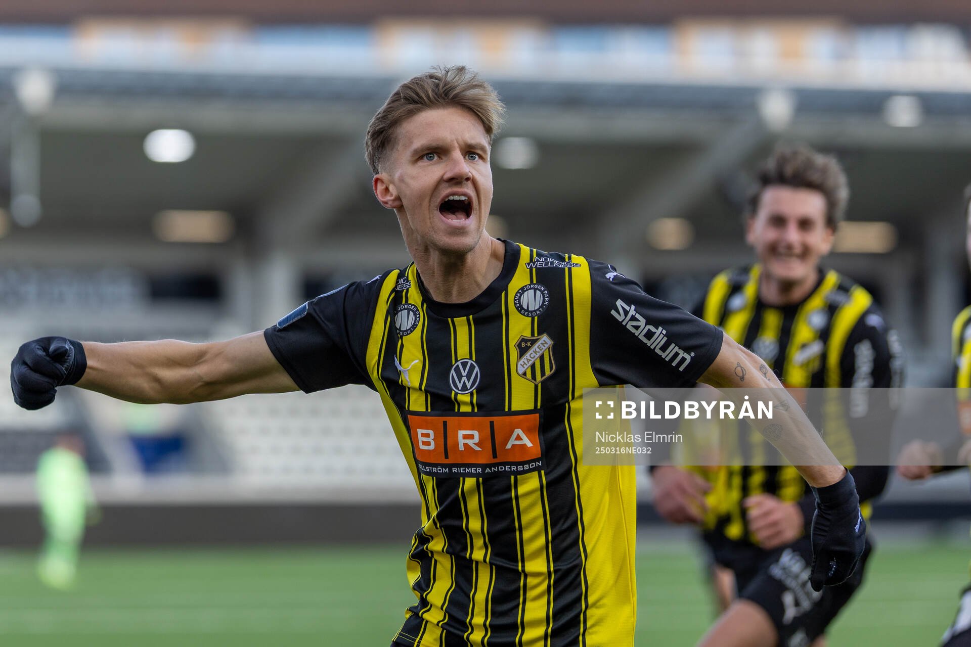 Häckens Samuel Leach Holm jublar