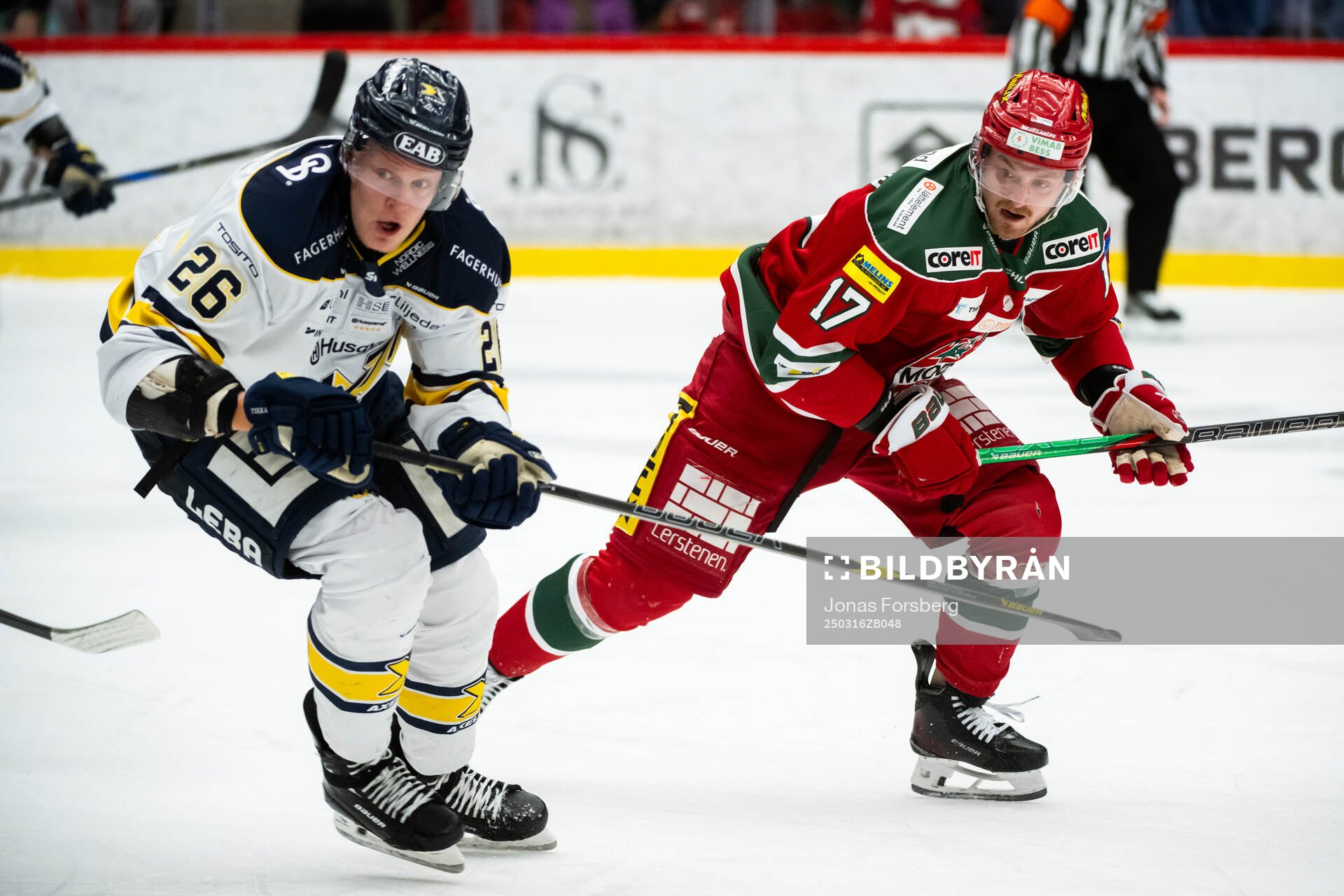 HV71s Tommi Tikka och Modos Riley Woods