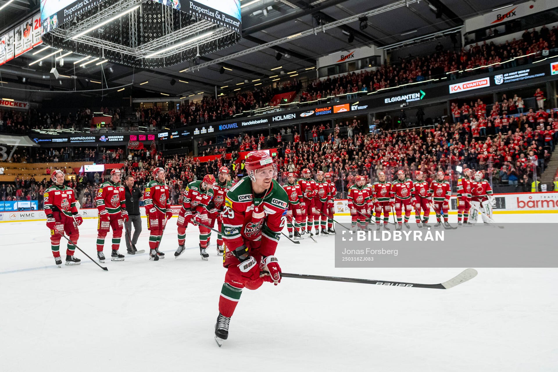 Modos Mikkel Aagaard jublar