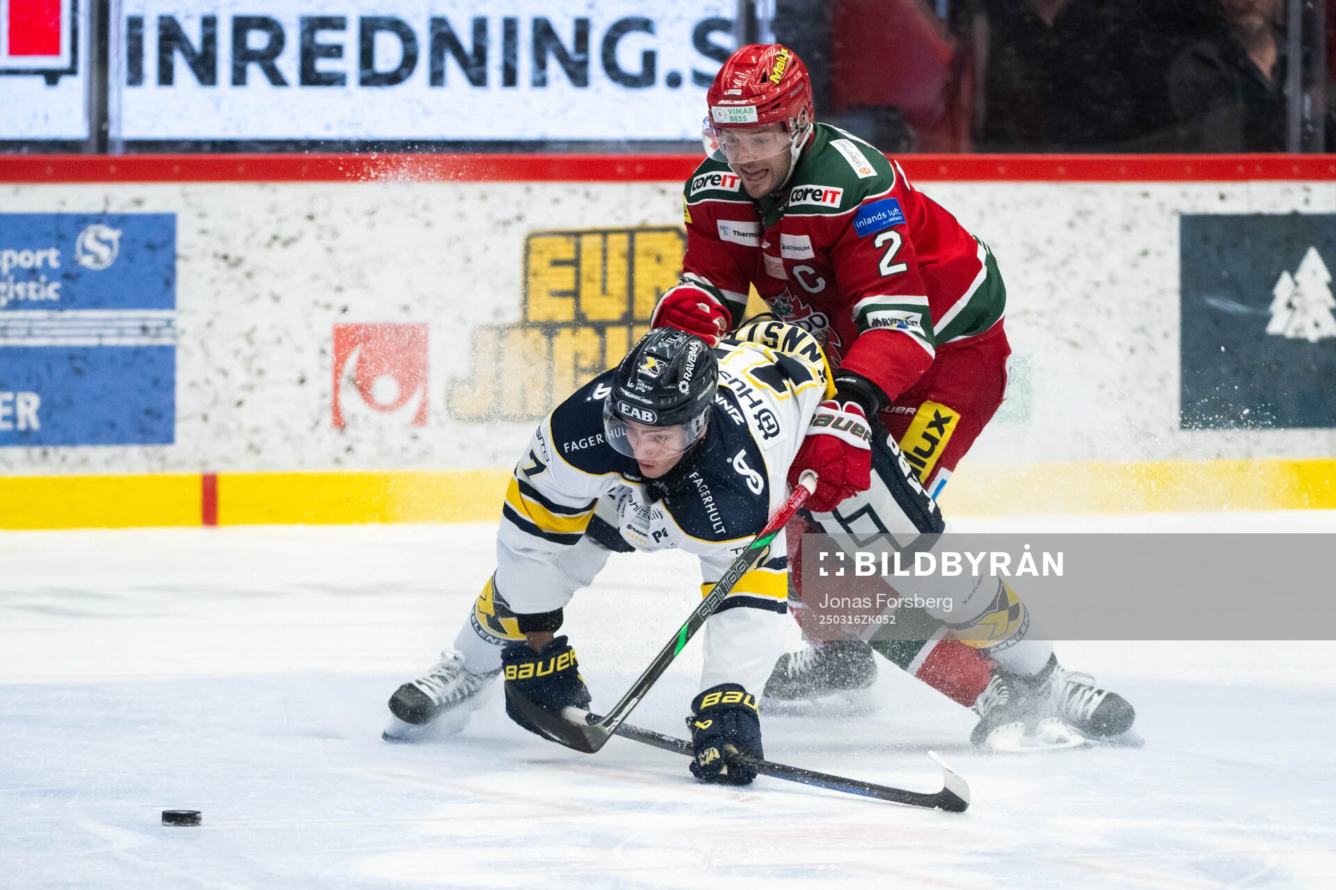 HV71s Isac Brännström och Modos David Rundblad