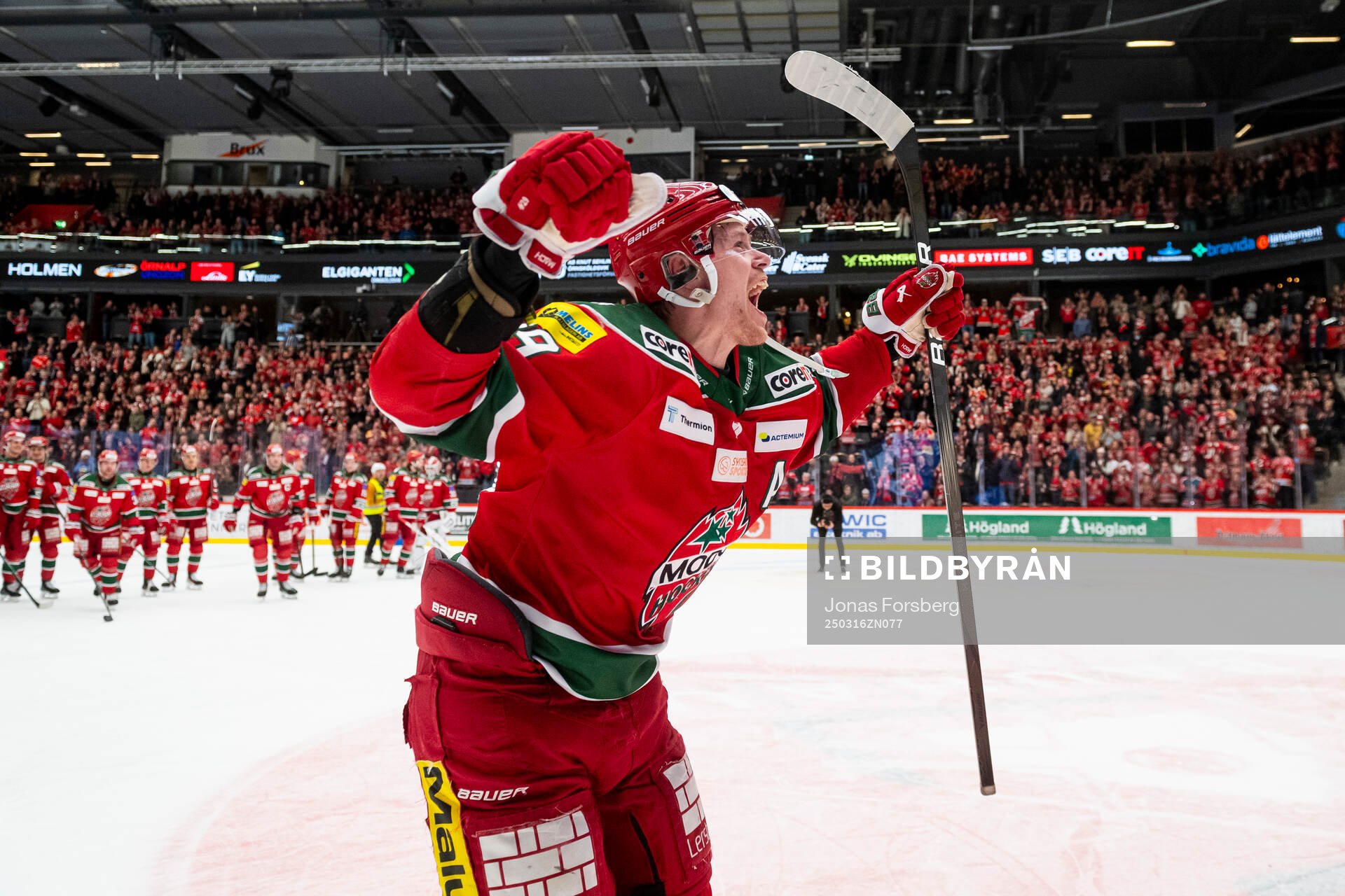 Modos Mikkel Aagaard jublar