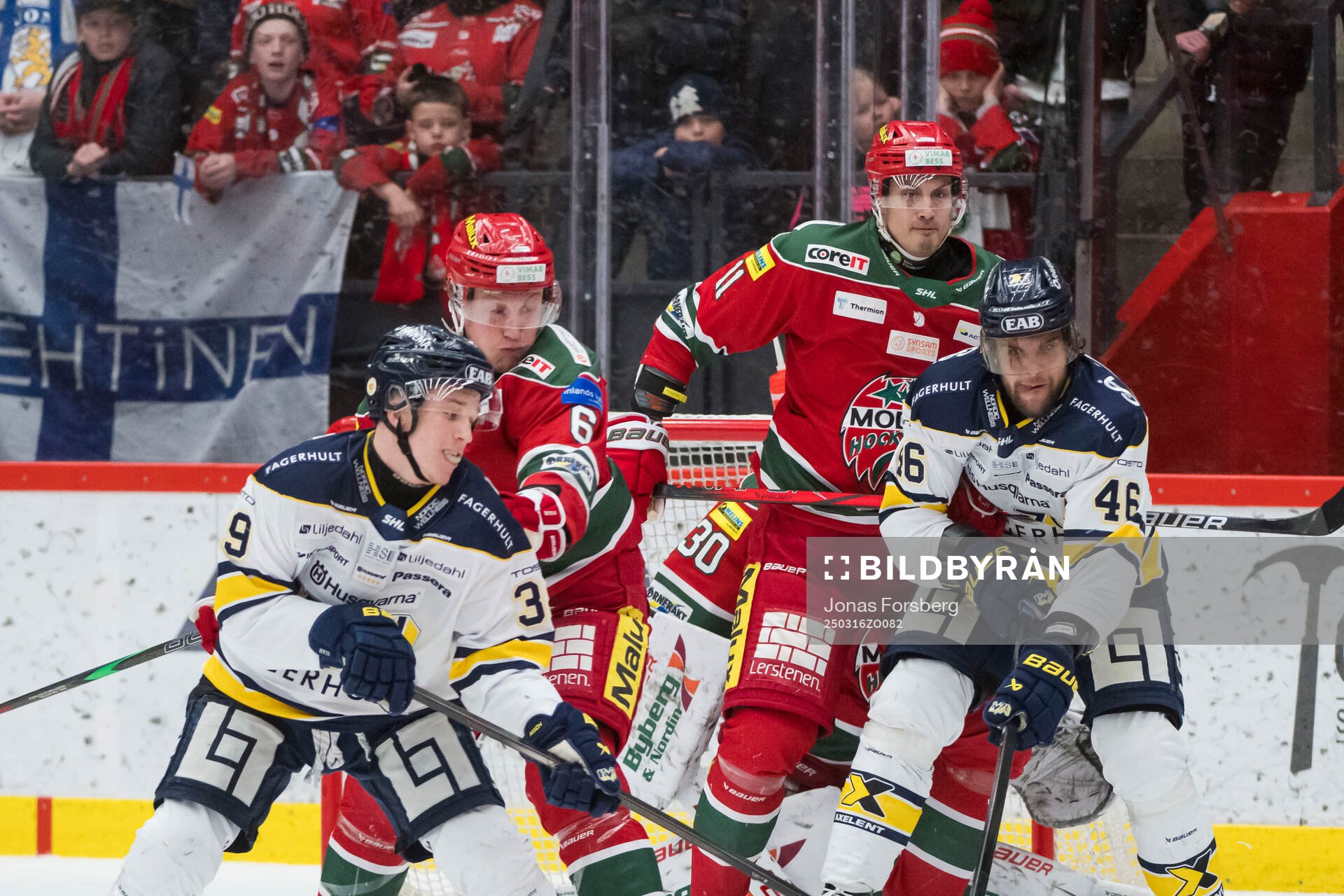 Modos Alexander True och Paul Ladue och HV71s Jamiro Reber
