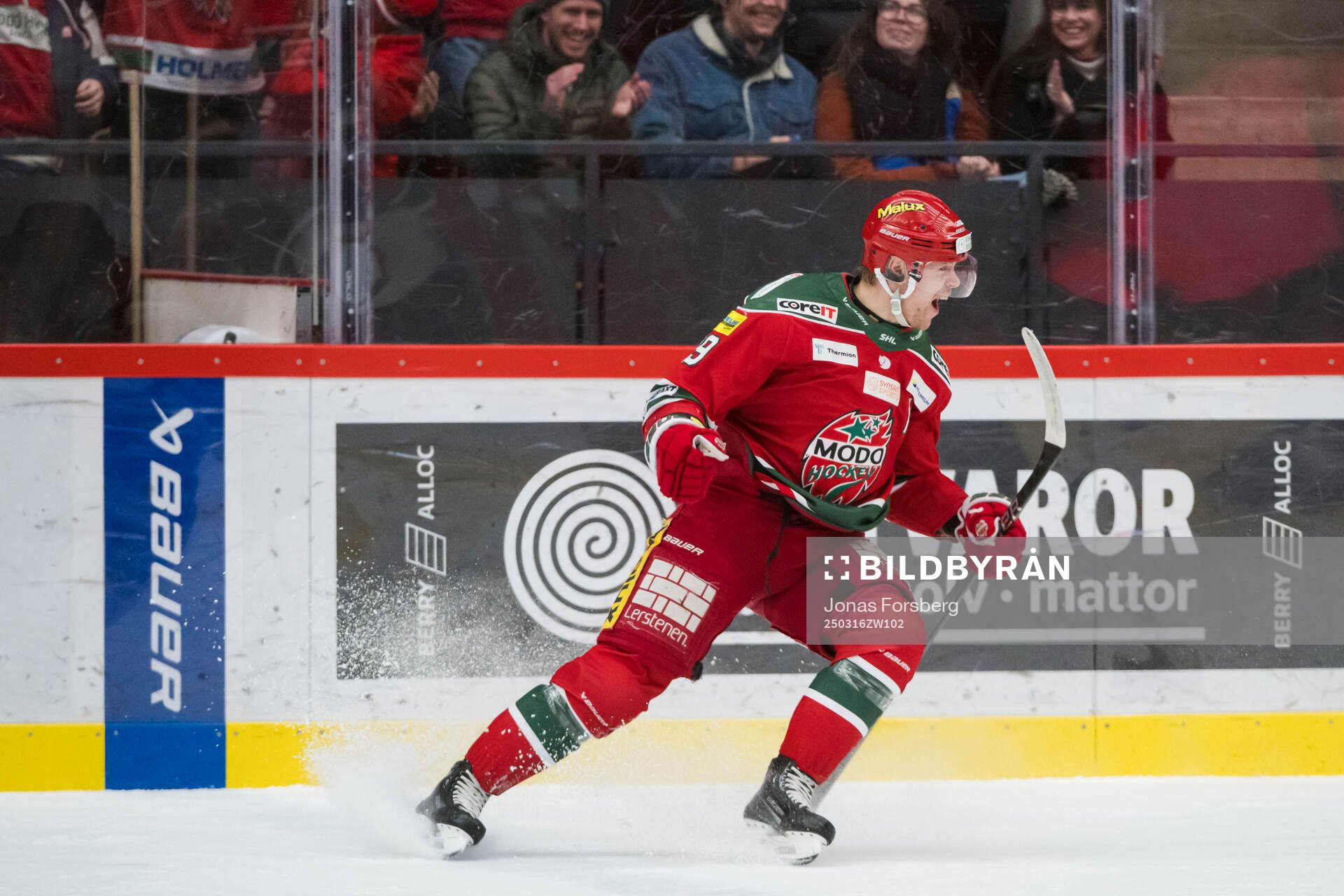 Modos Mikkel Aagaard jublar