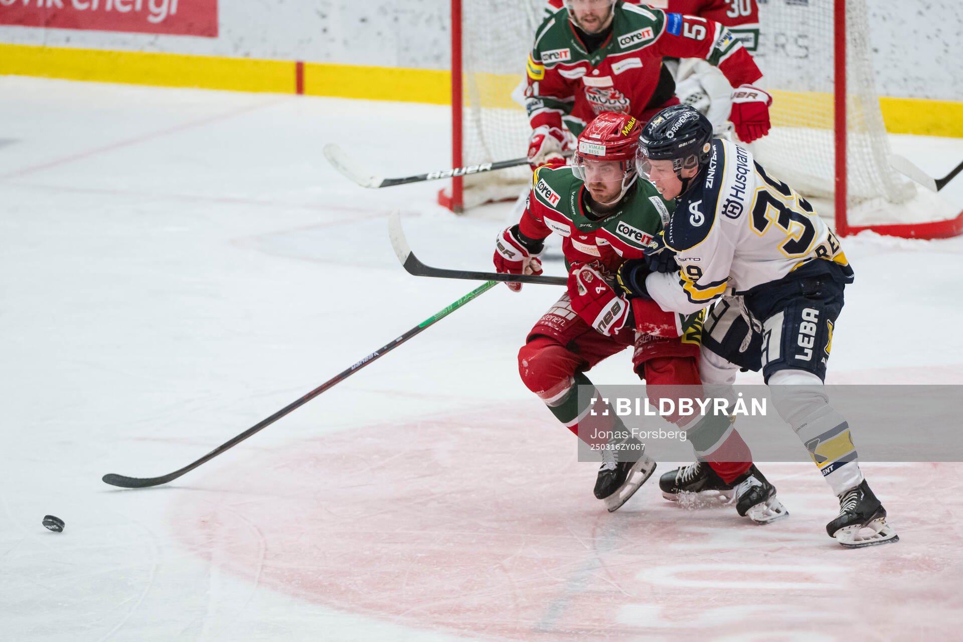 Modos Riley Woods och HV71s Jamiro Reber