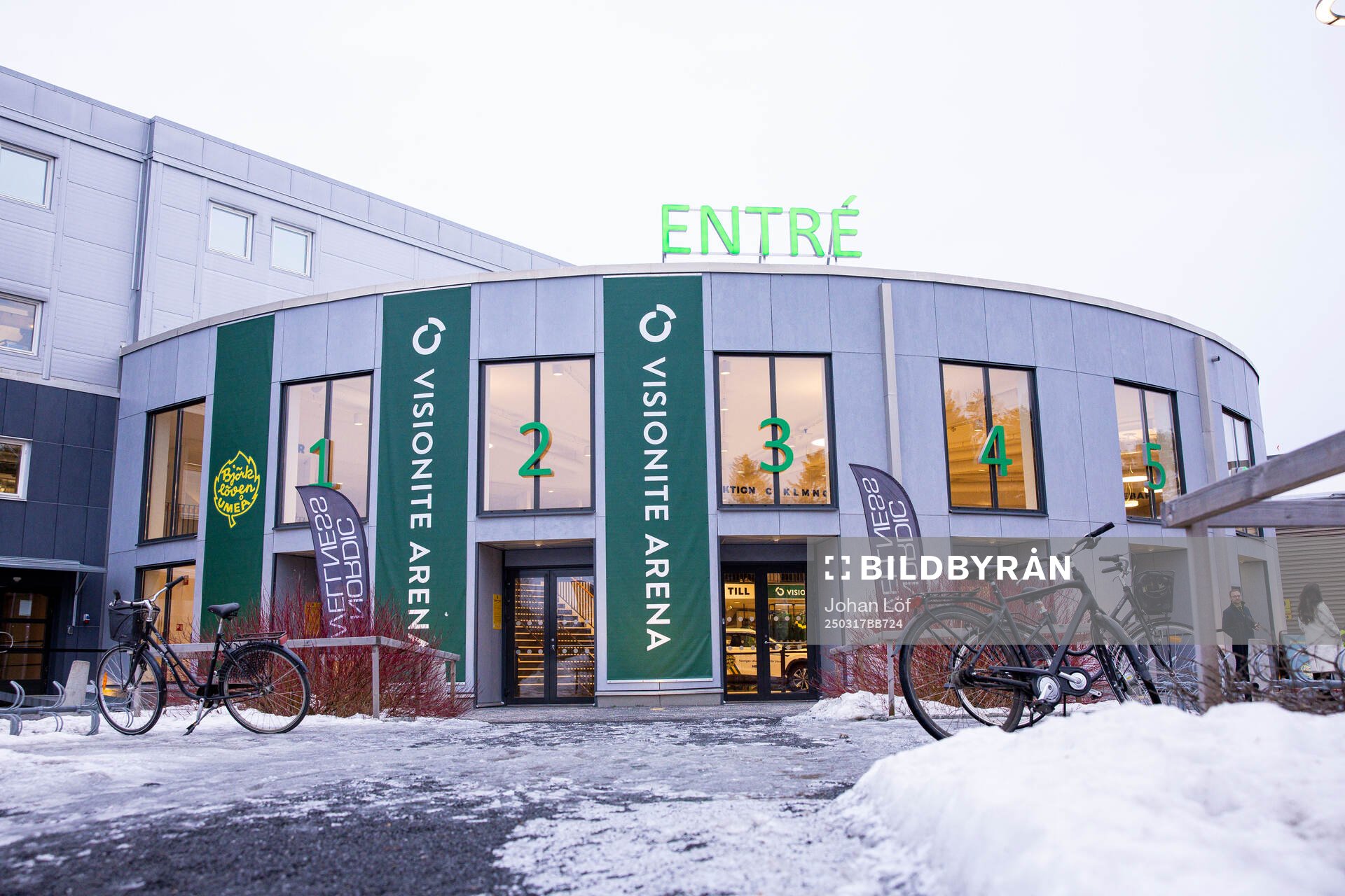 Exteriör vy av Visionite arena innan kvartsfinal ett i