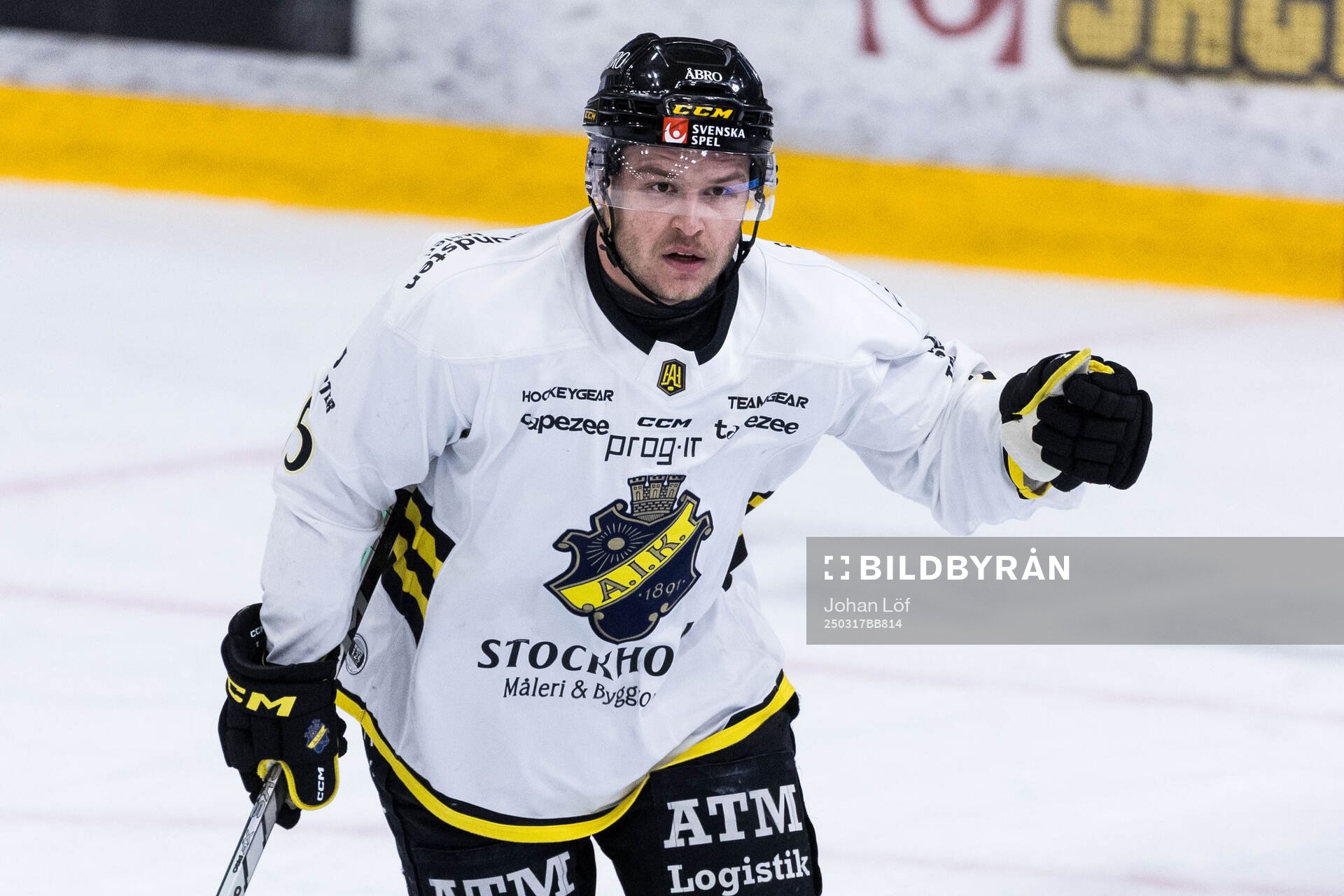 AIKs Jordan Bellerive jublar