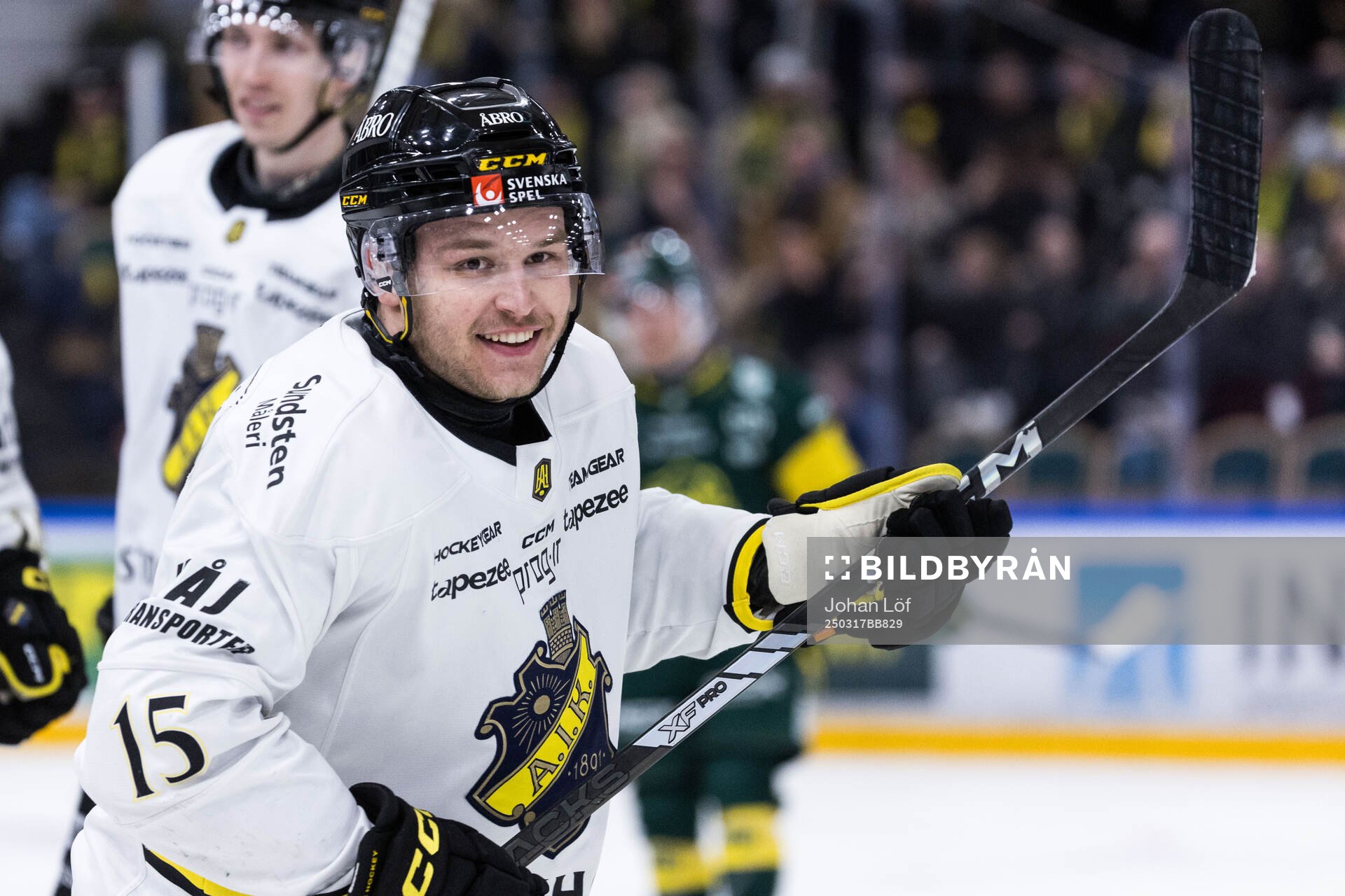 AIKs Jordan Bellerive jublar