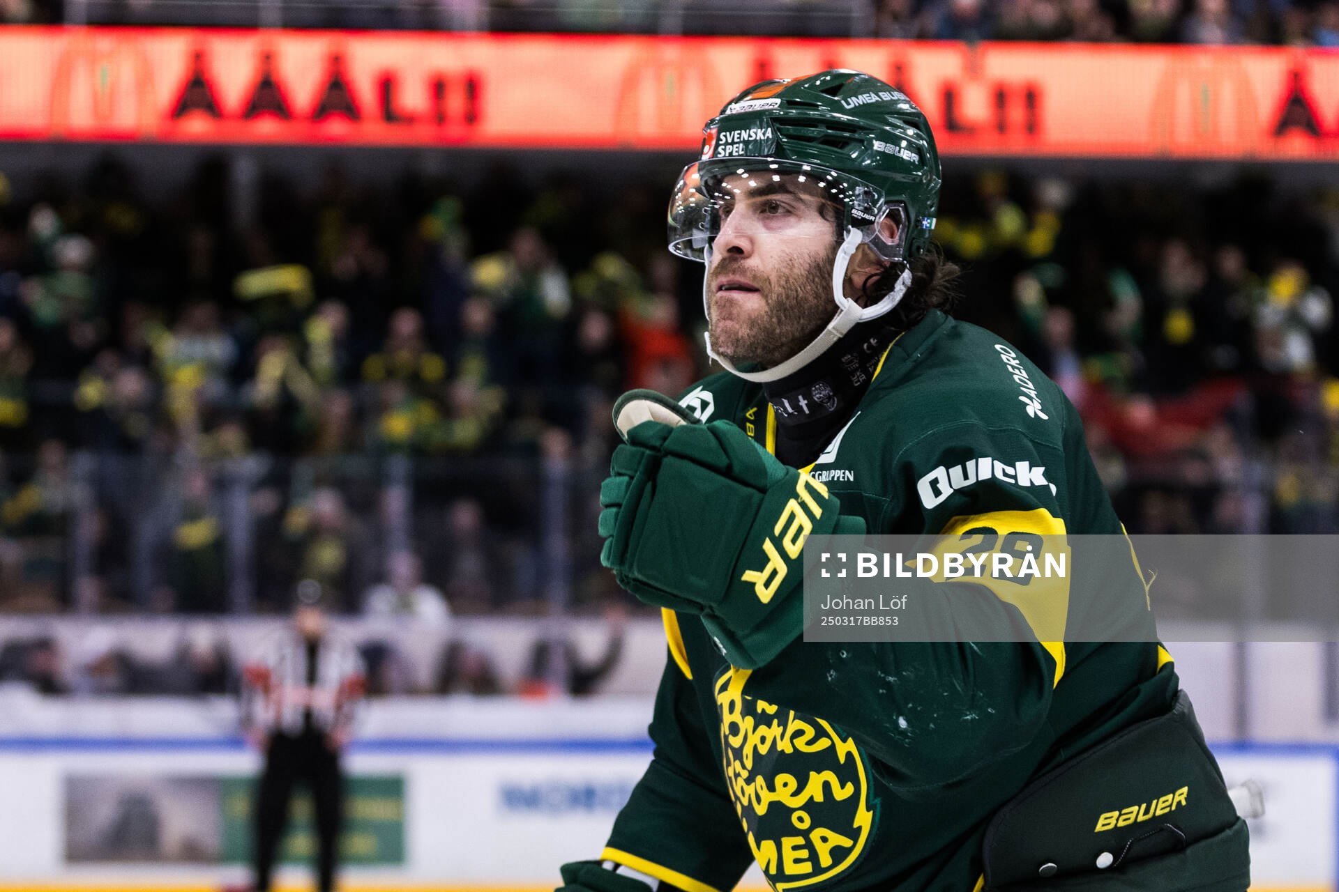 Björklövens Mathew Maione jublar