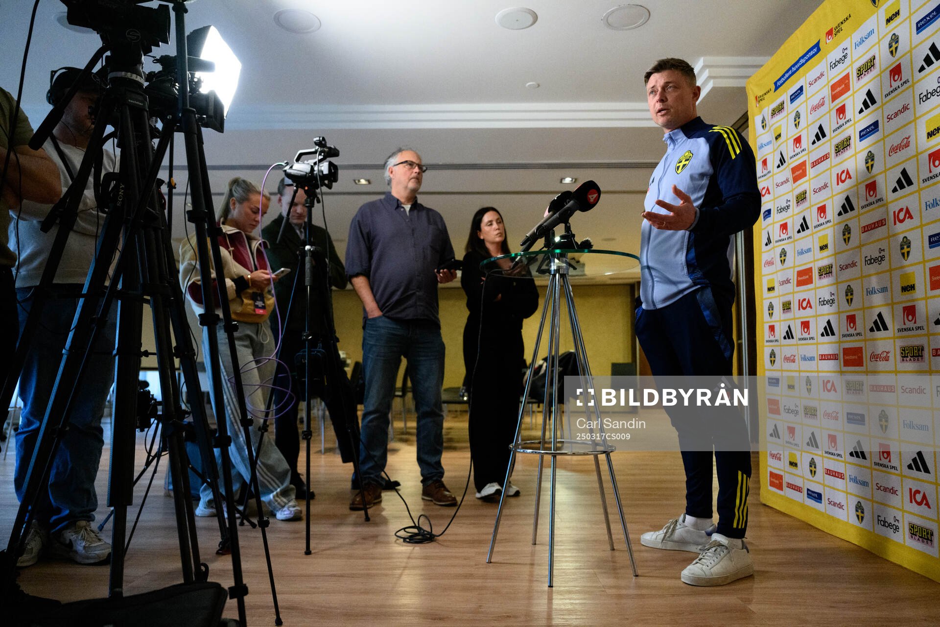 Head coach Jon Dahl Tomasson of the Swedish men's national