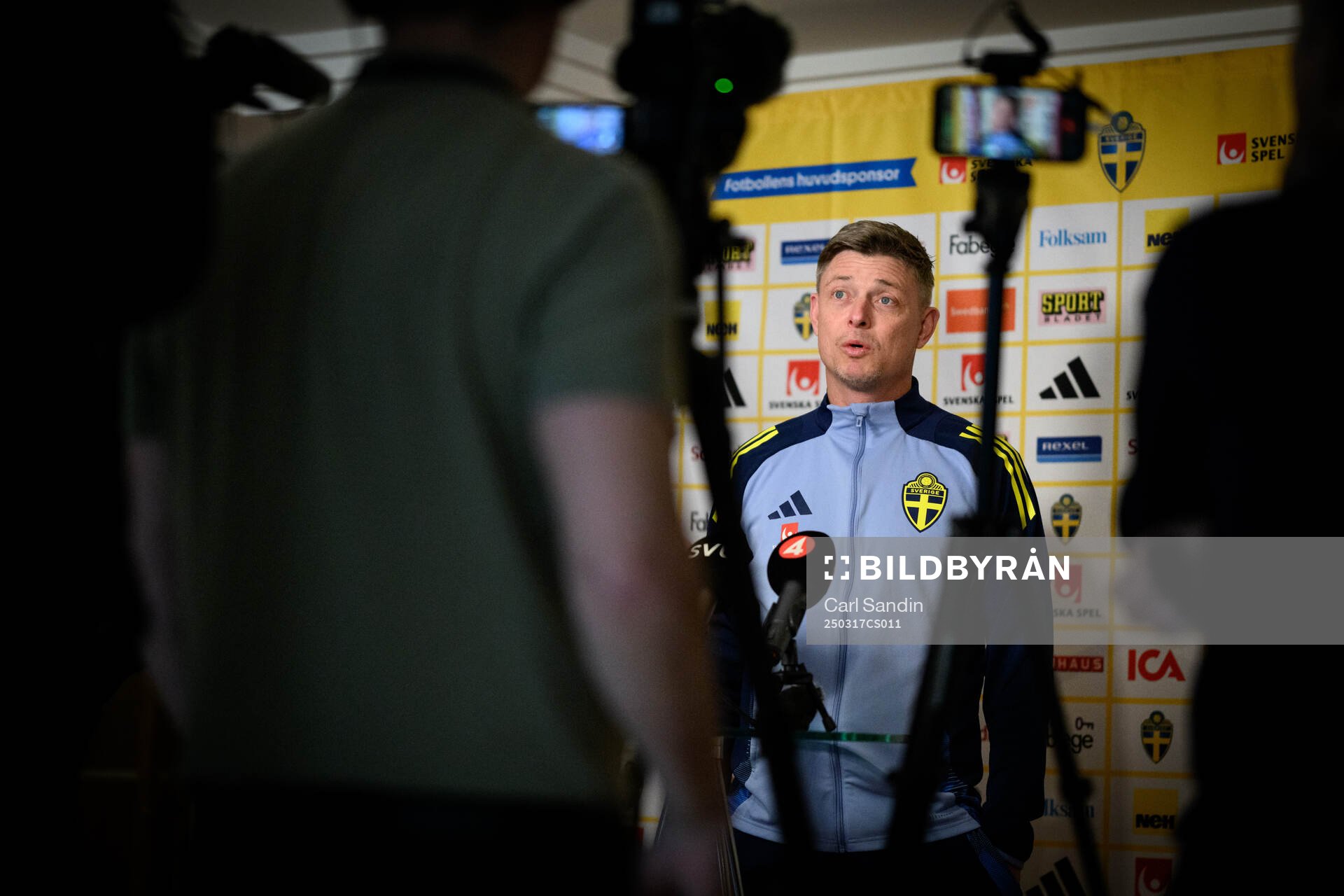 Head coach Jon Dahl Tomasson of the Swedish men's national