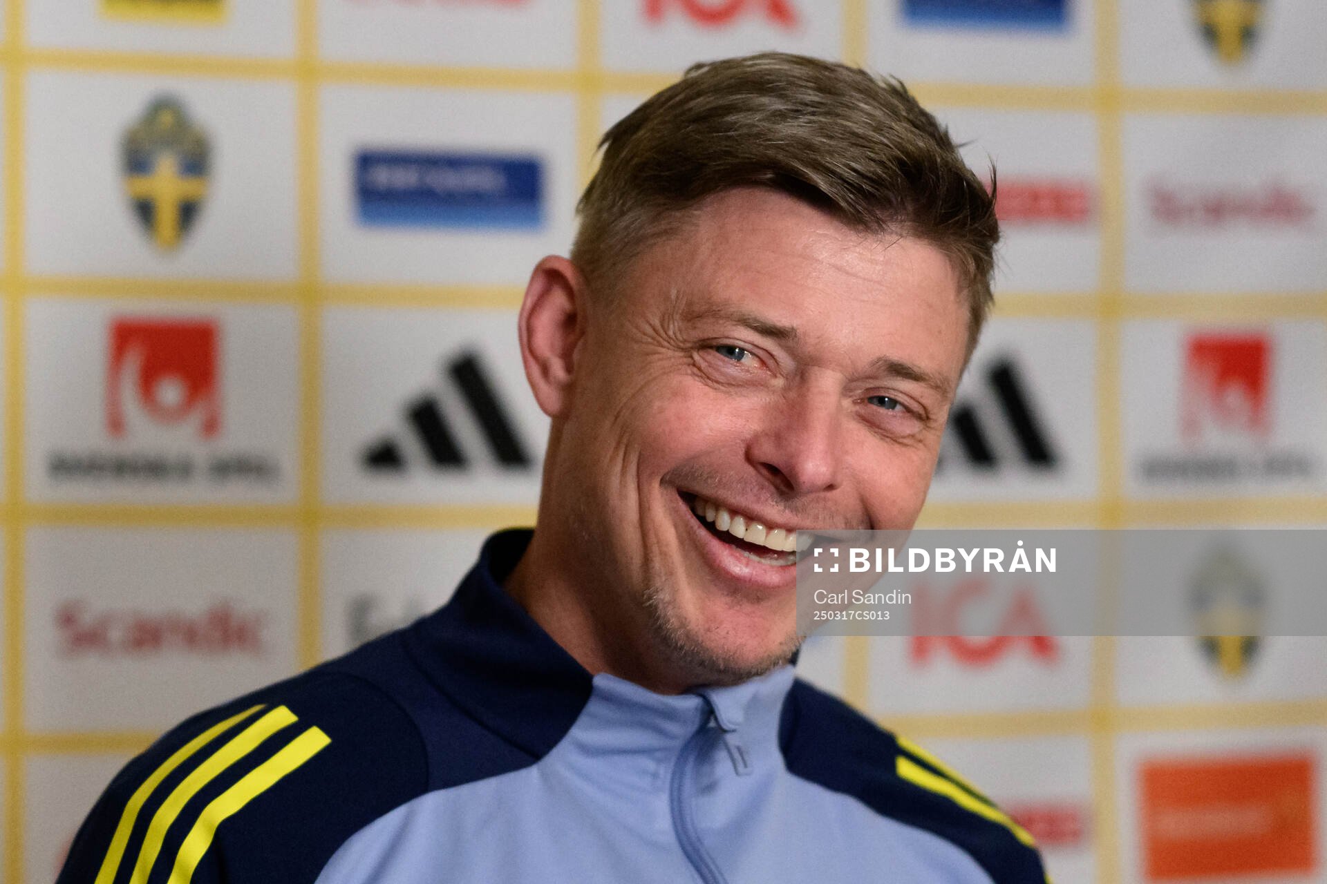 Head coach Jon Dahl Tomasson of the Swedish men's national