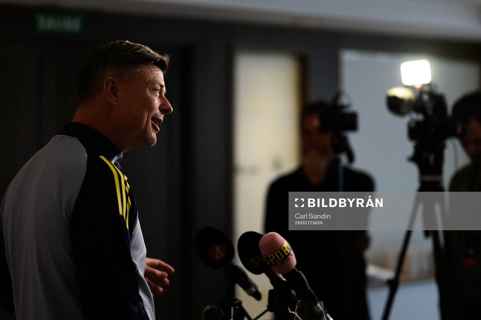 Head coach Jon Dahl Tomasson of the Swedish men's national