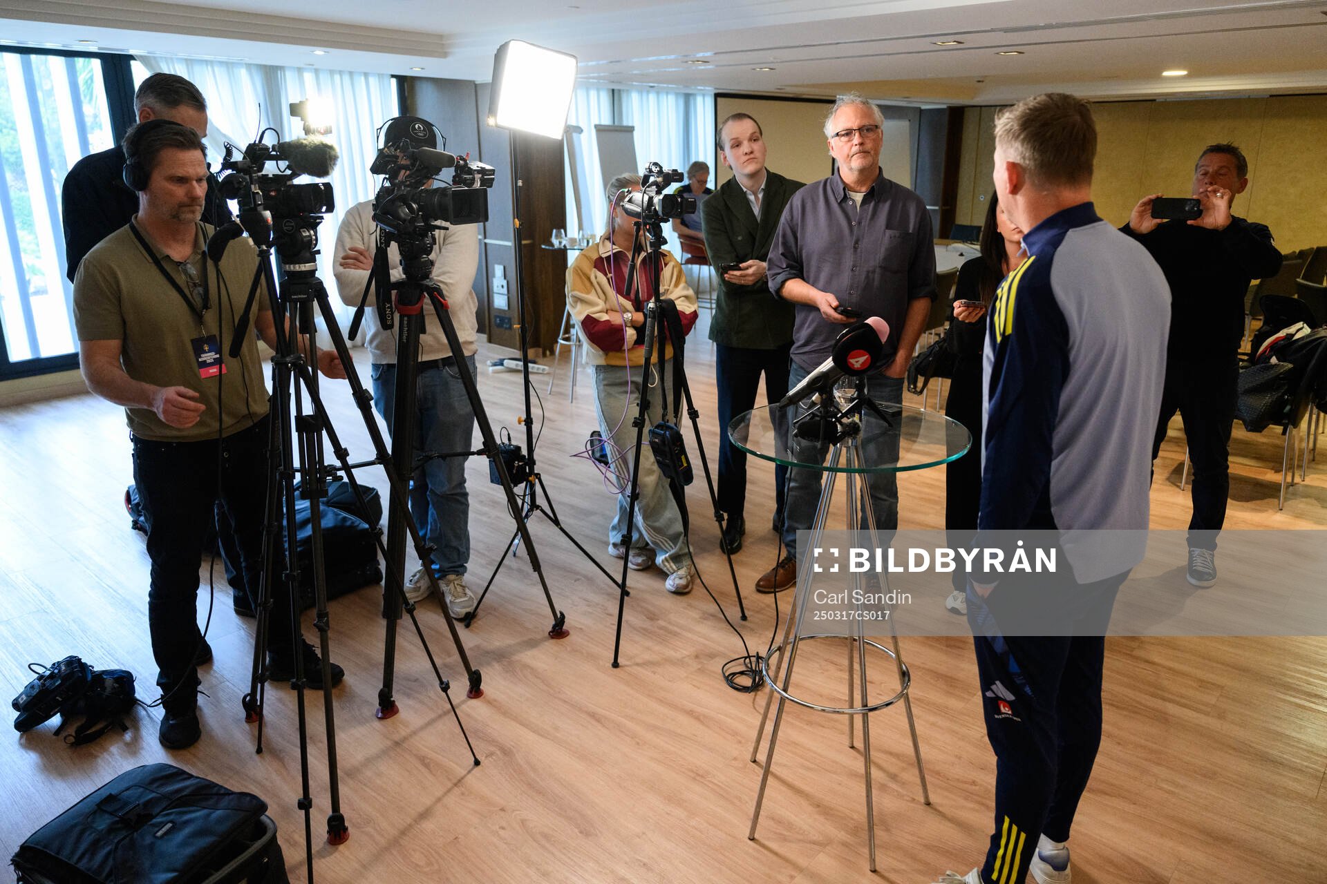Swedish journalists and head coach Jon Dahl Tomasson of the