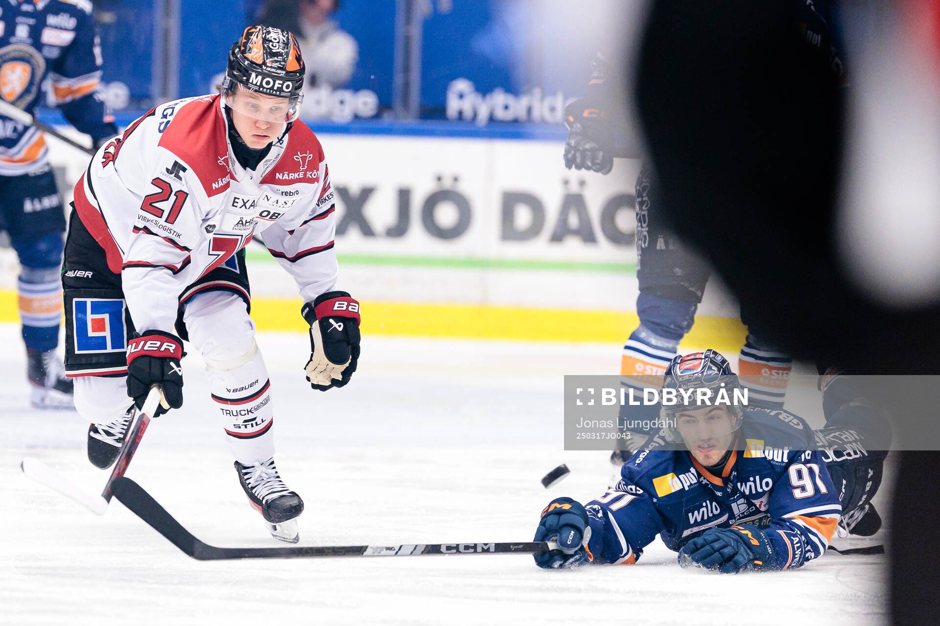 Örebros Patrik Puistola och Växjös Felix Robert