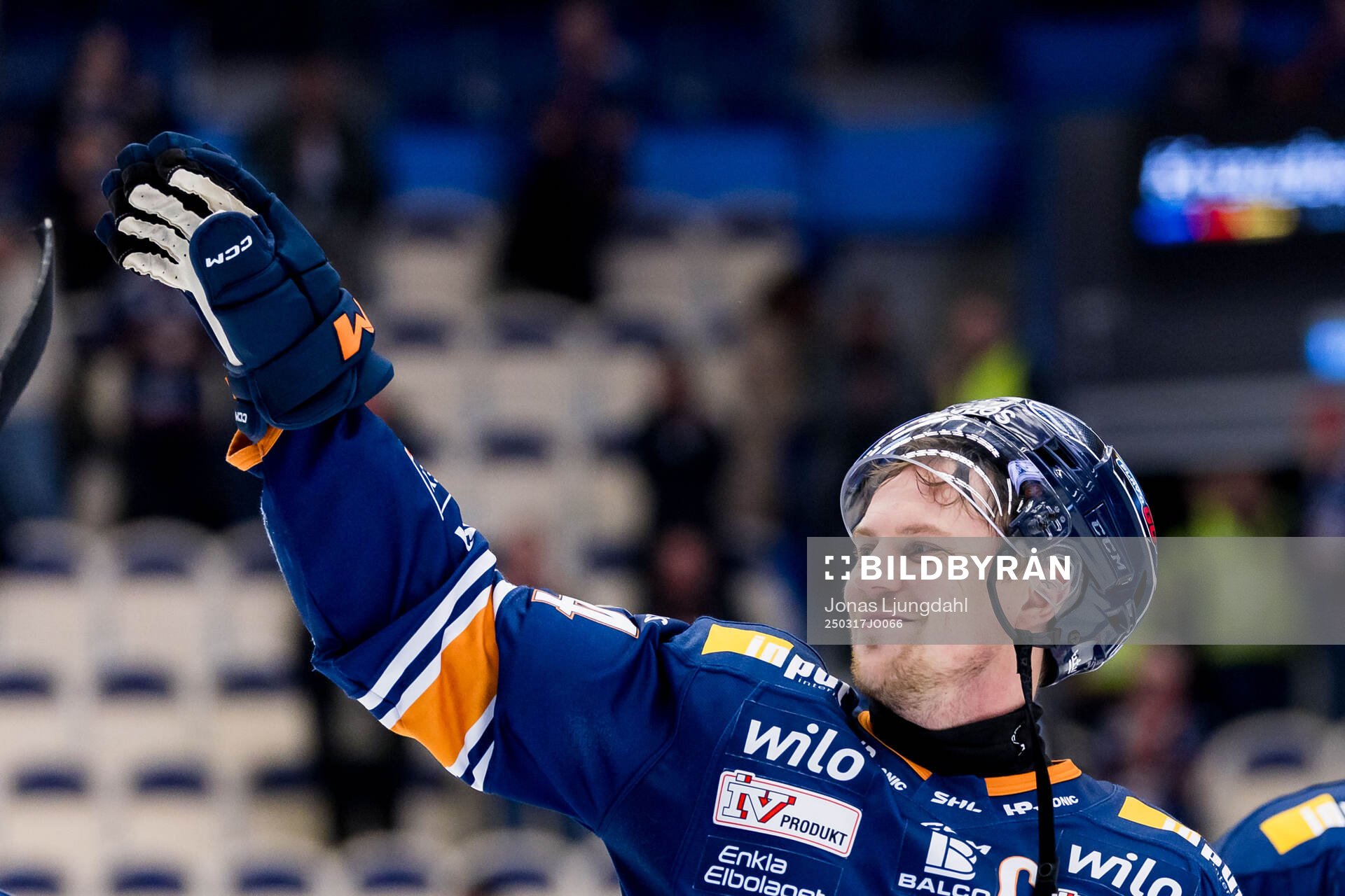 Växjös Joel Persson jublar