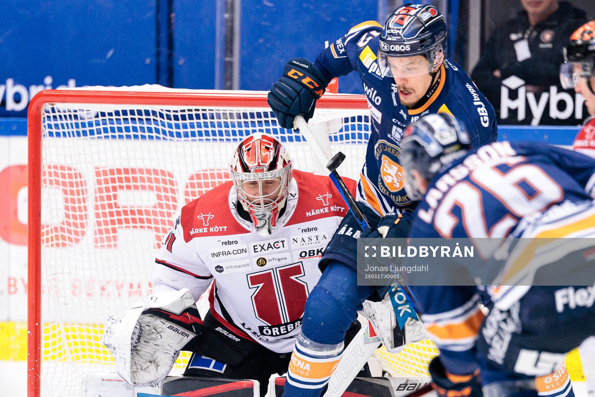 Örebros målvakt Jonas Arntzen och Växjös Otto Koivula