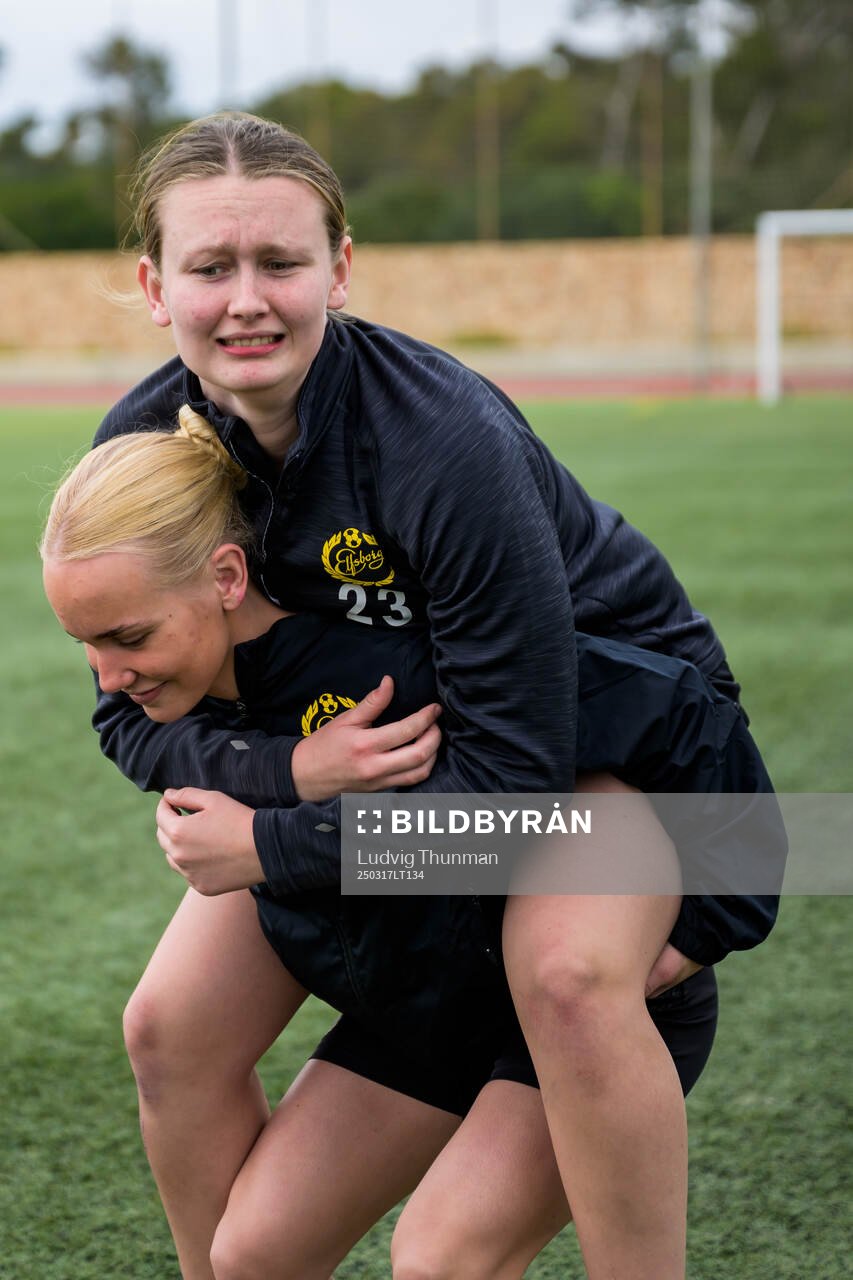 Tea Skoglund och Ellen Nilsson