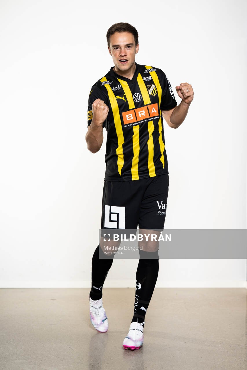 Häckens nyförvärv Leo Väisänen poserar för ett porträtt den 17 mars 2025 i Göteborg. 