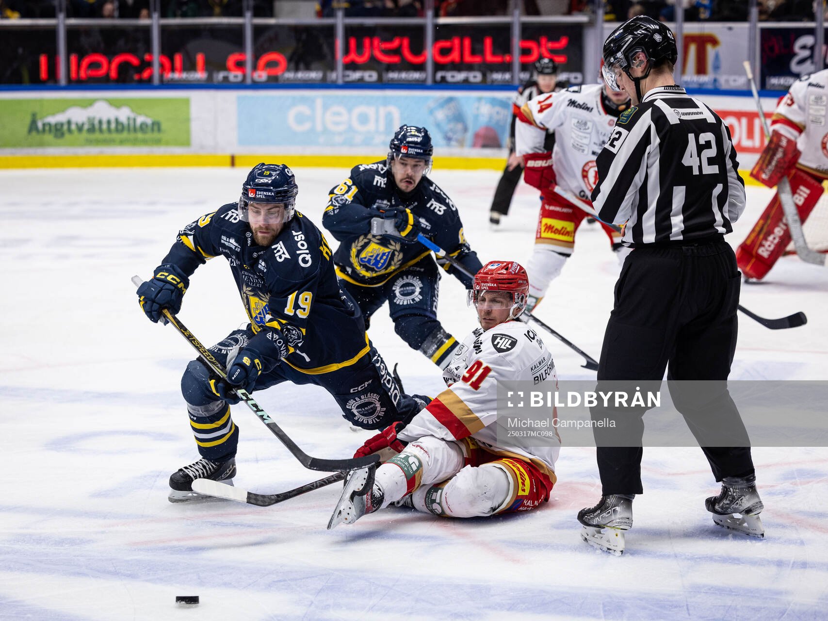 Södertäljes Hampus Harlestam och Kalmars Victor Laz