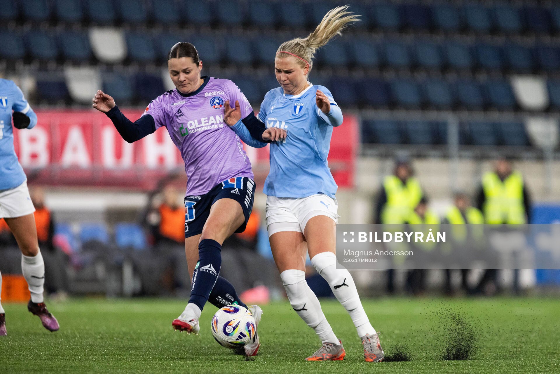 Linköpings Eshly Bakker och Malmö FFs Ellen Löfqvist