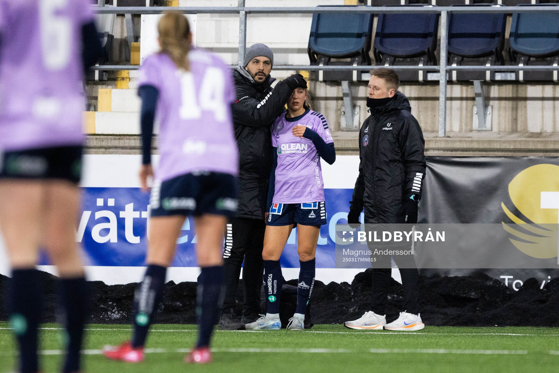 Linköpings Sara Eriksson har ont och får vård