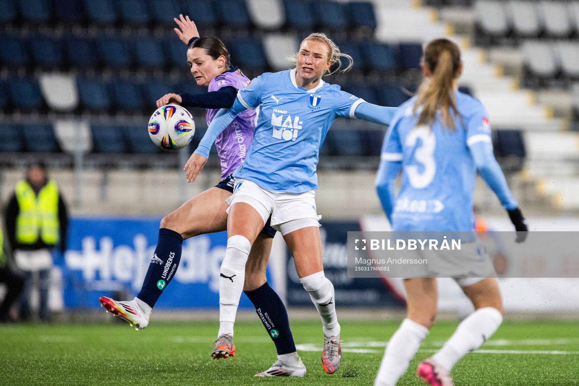 Linköpings Eshly Bakker och Malmö FFs Ellen Löfqvist