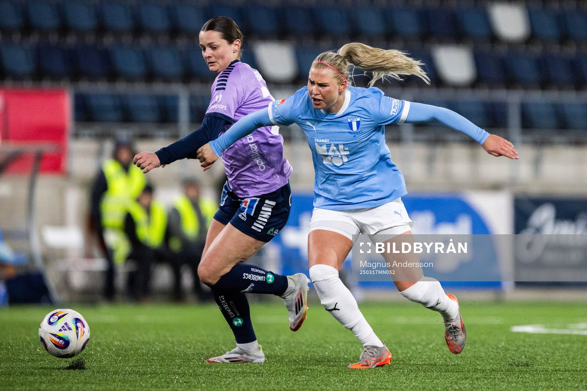 Linköpings Eshly Bakker och Malmö FFs Ellen Löfqvist