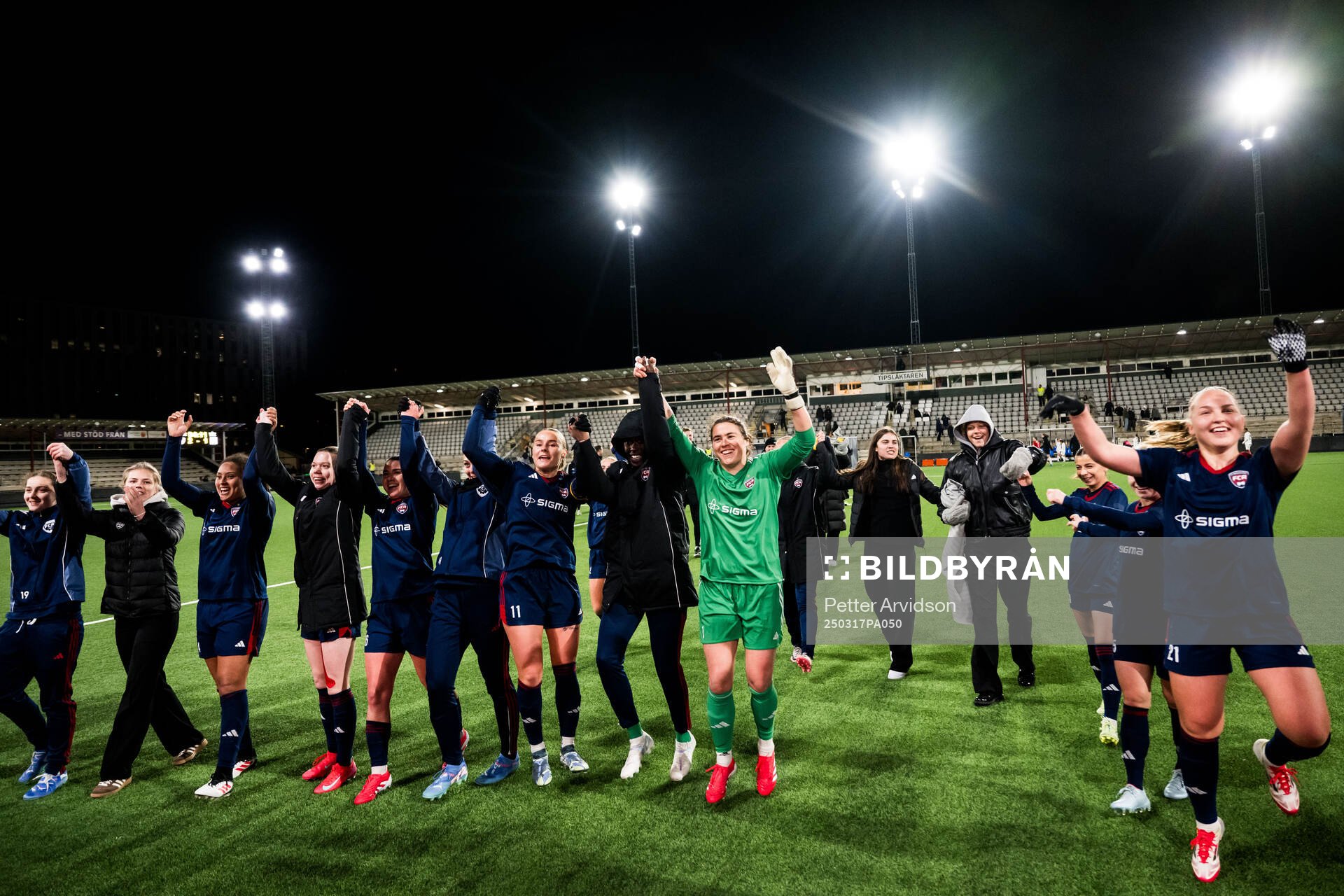 Rosengårds spelare jublar