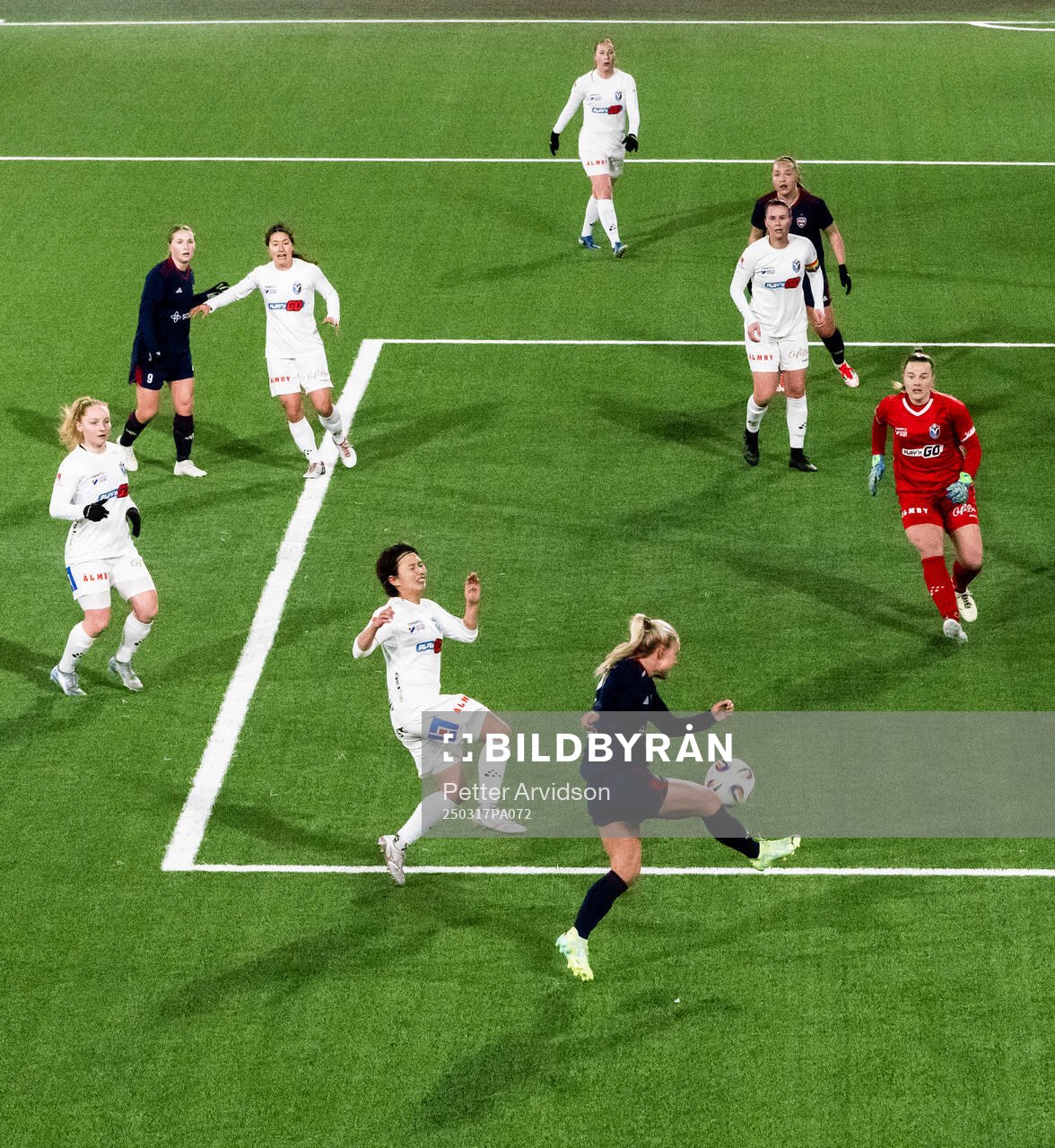 Rosengårds Emilie Woldvik oroar mot Växjö DFFs Miho