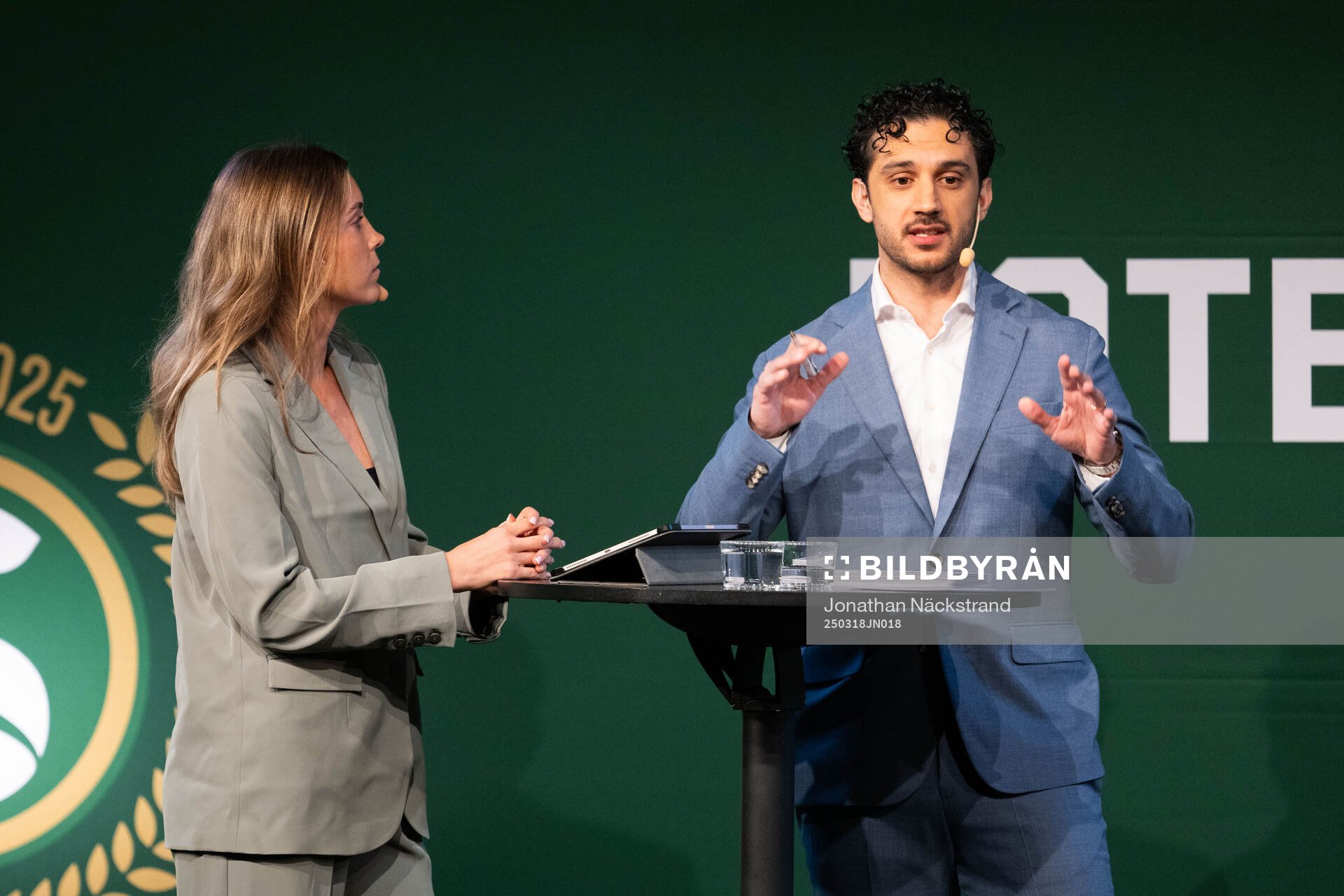 Programledare Adelisa Grabus och Ramin Nouri