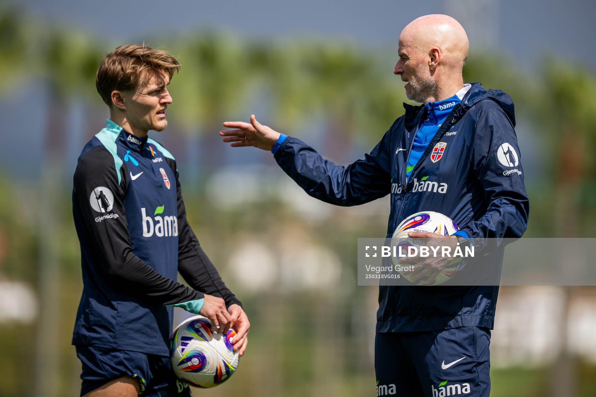 Martin Ødegaard and Ståle Solbakken, head coach of the