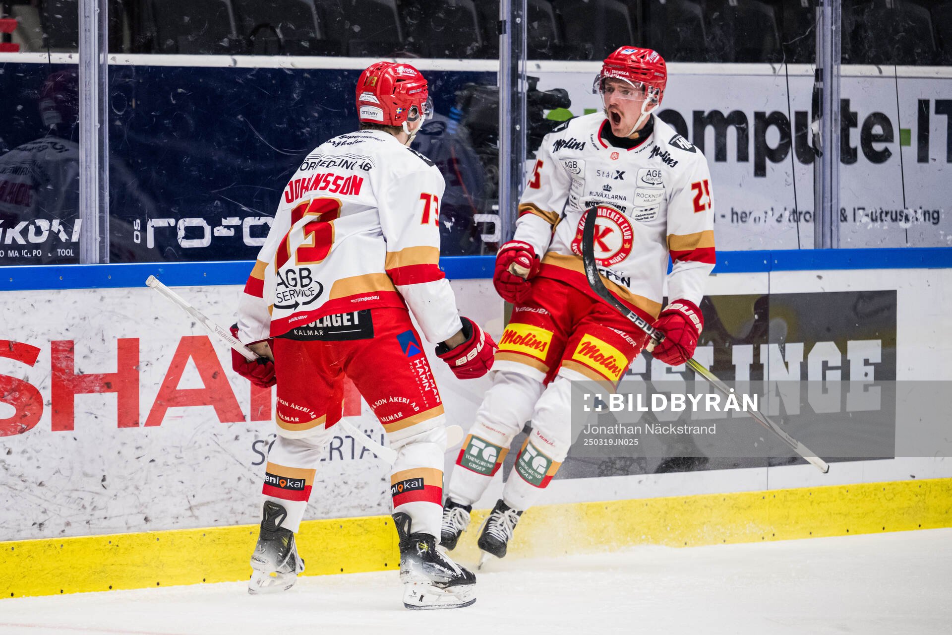 Kalmars Joel Svensson jublar med Valdemar Johansson
