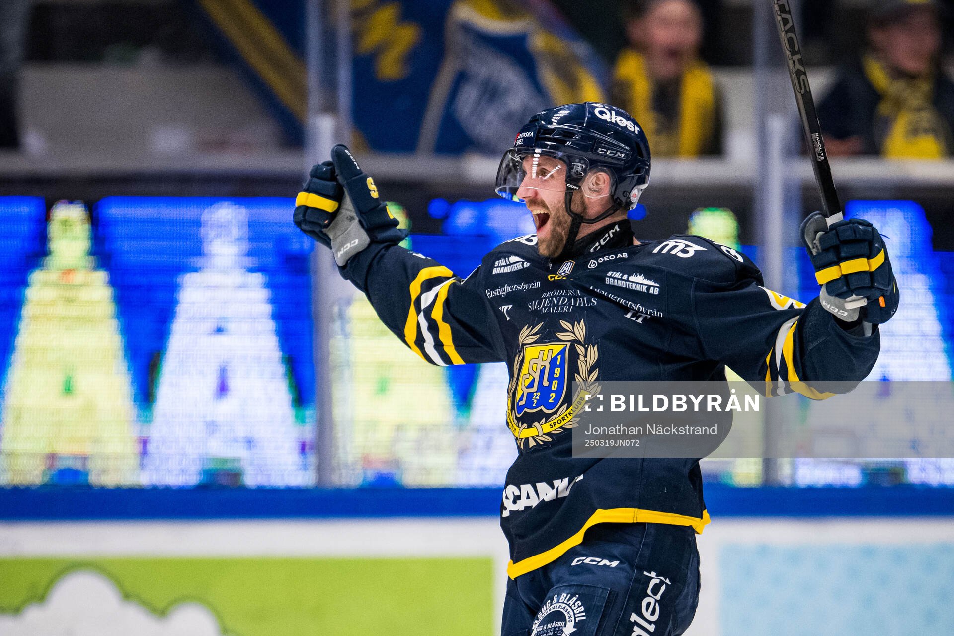 Södertäljes Sebastian Dyk jublar