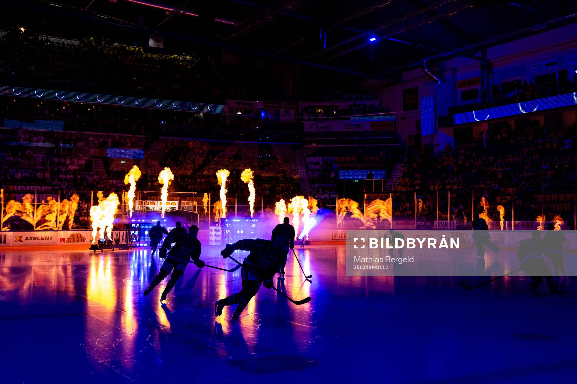 HV71s spelare gör entré