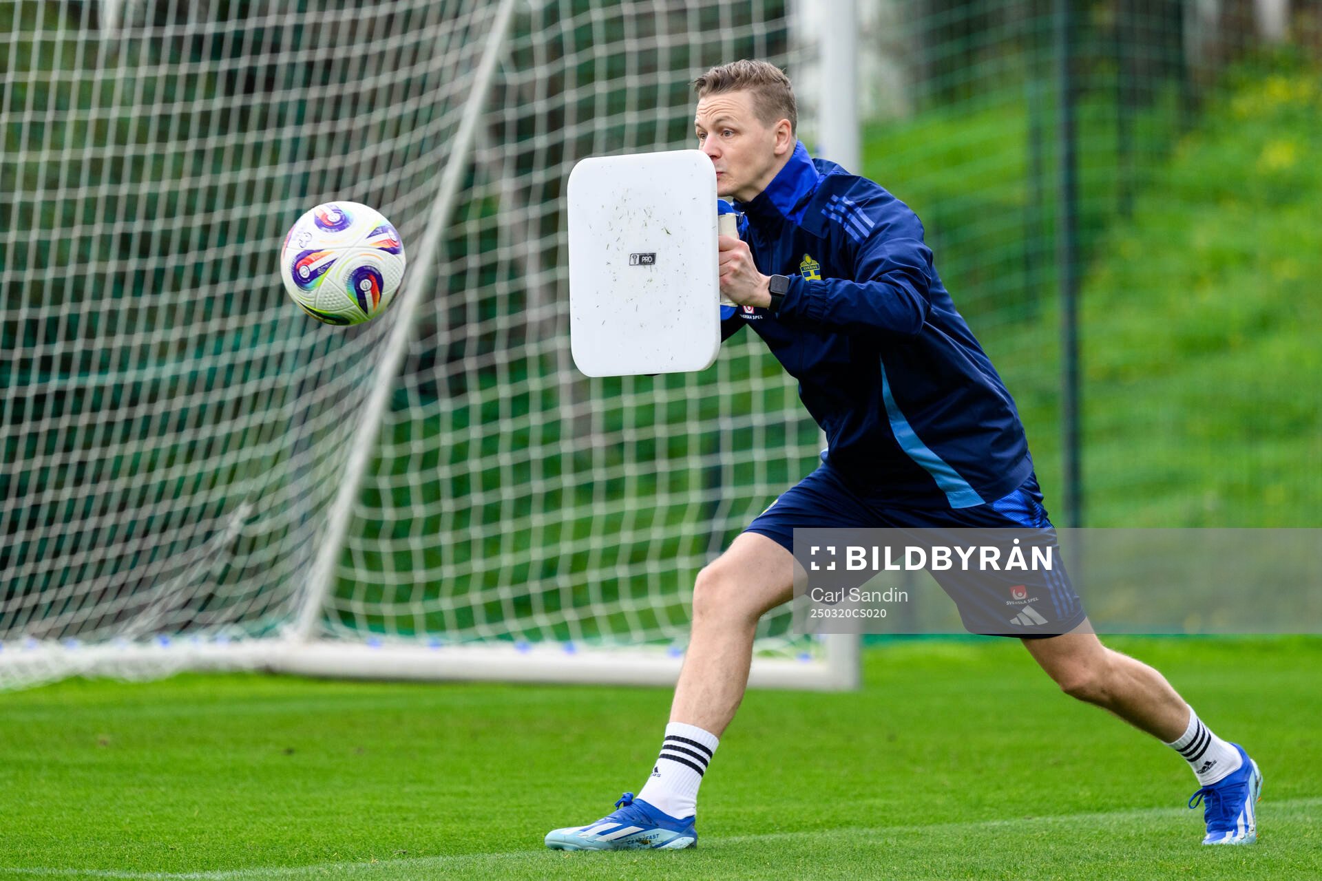 Goalkeeper coach Maths Elfvendal of the Swedish men's