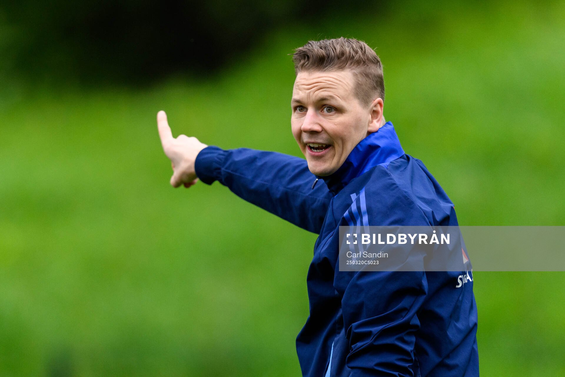 Goalkeeper coach Maths Elfvendal of the Swedish men's
