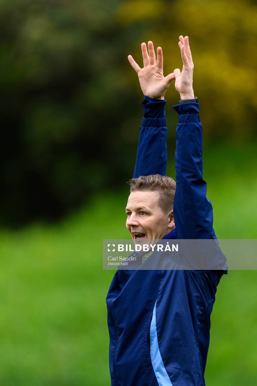 Goalkeeper coach Maths Elfvendal of the Swedish men's