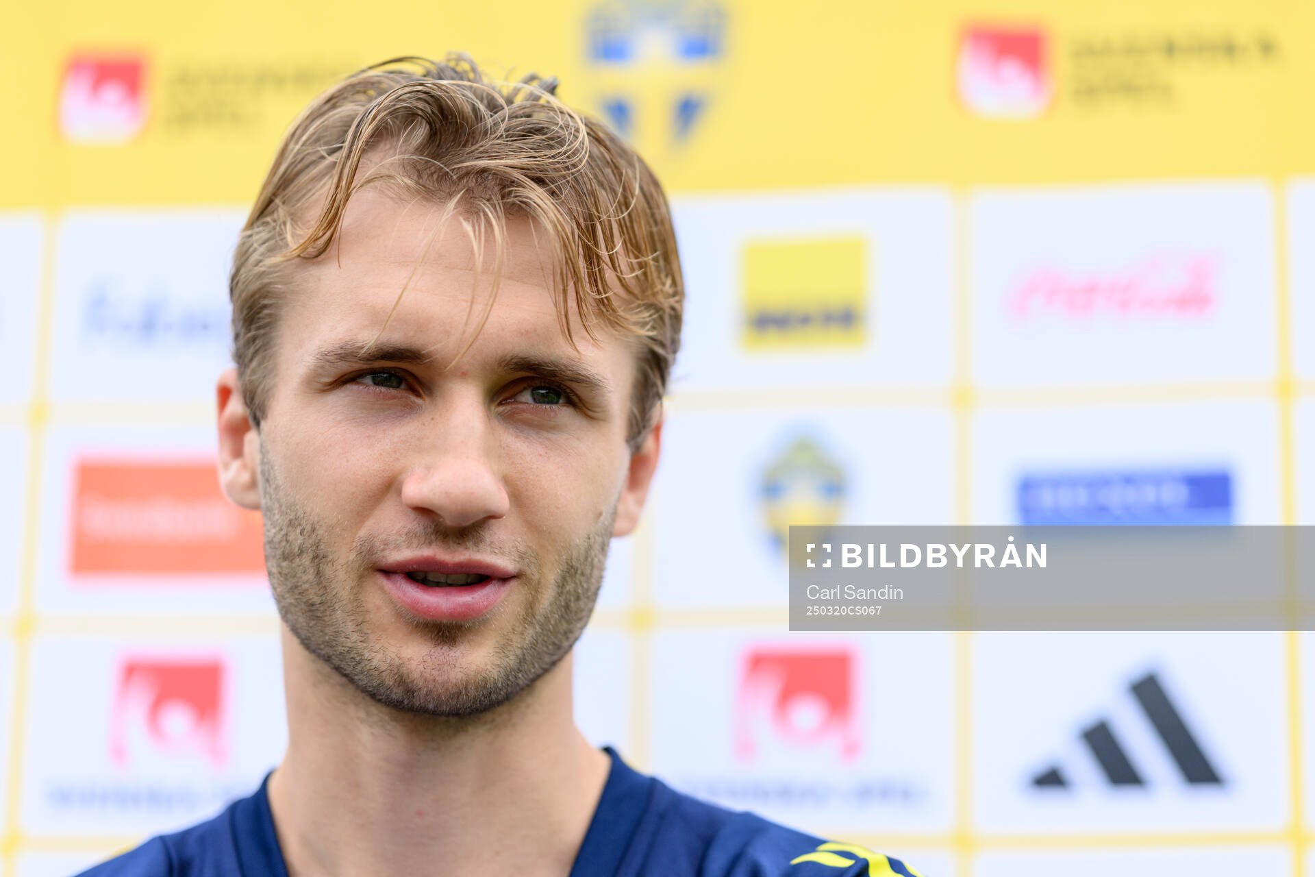 Benjamin Nygren of the Swedish men's national football team in the mixed zone after a training session on March 20, 2025 in Marbella. 